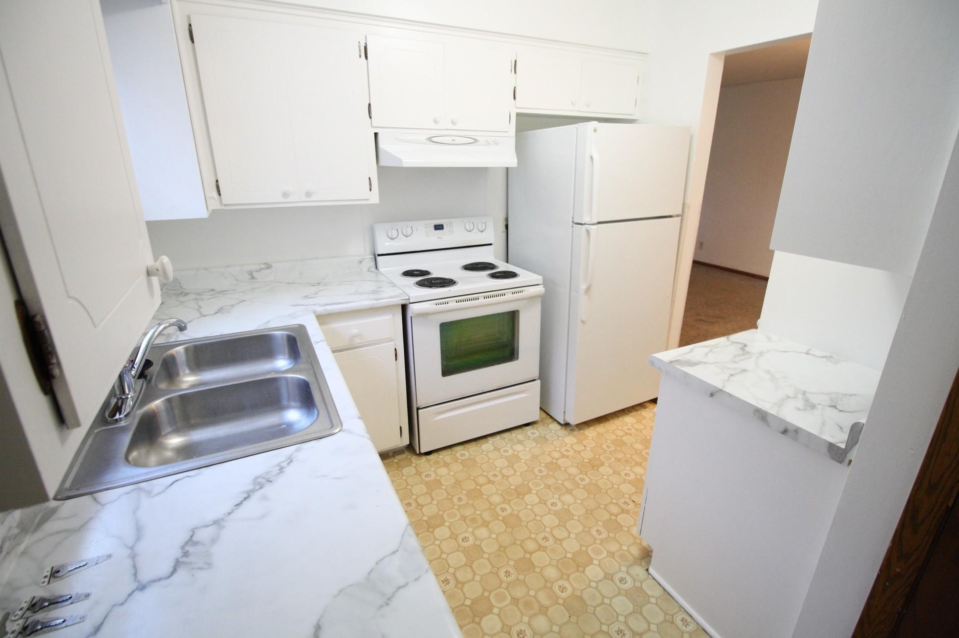 3rd image of 9522 Pleasant Ave S, Bloomington, MN 55420 | MLS# 7131567