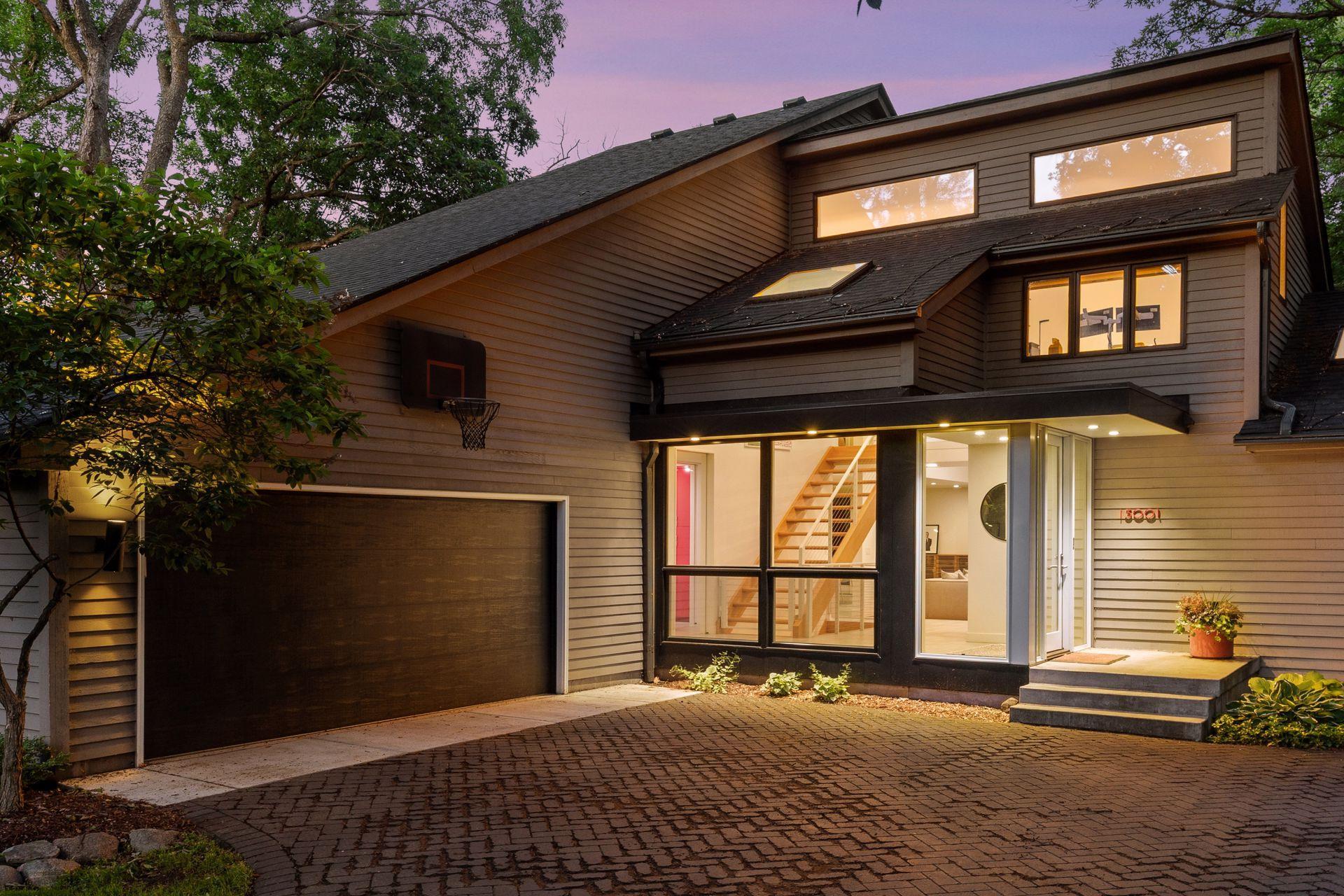 2nd image of 13001 Brenwood Trl, Minnetonka, MN 55343 | MLS# 7131574
