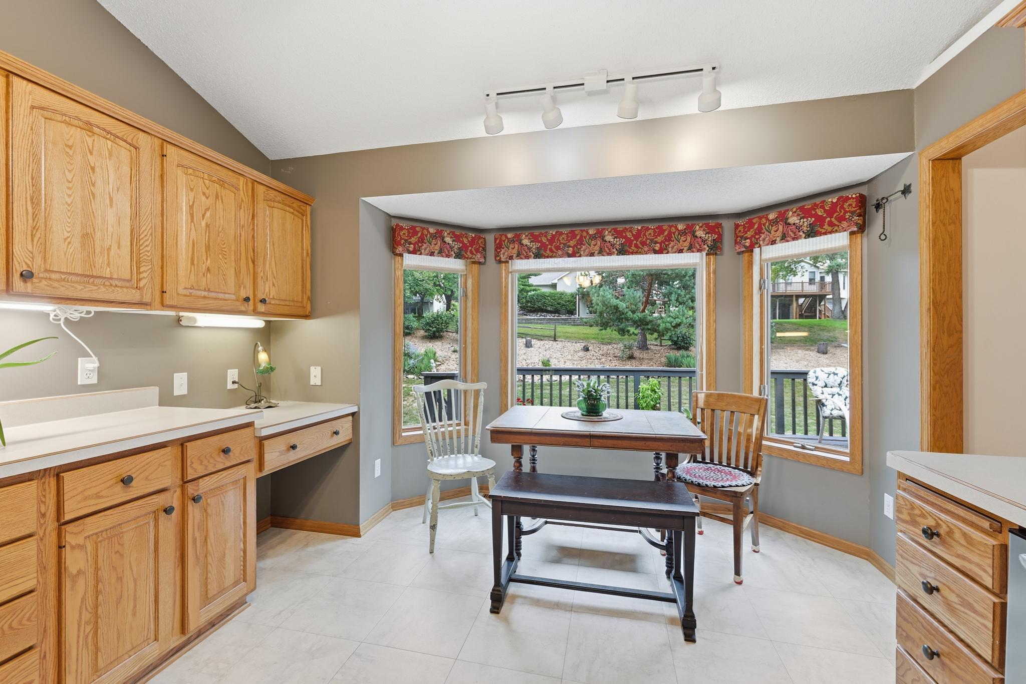 4th image of 1123 Ridge Bluff Dr, Chaska, MN 55318 | MLS# 7131676