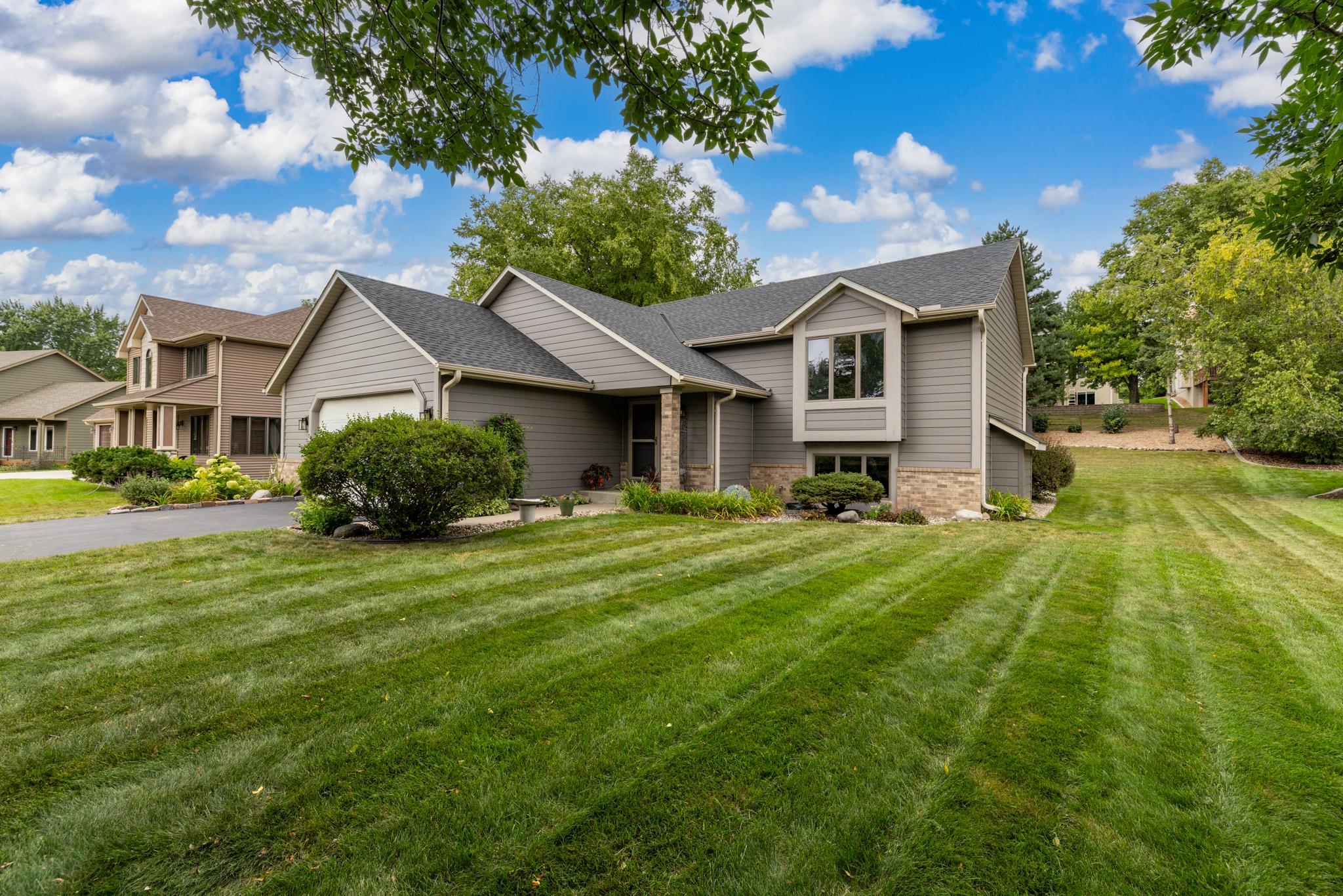 1st image of 1123 Ridge Bluff Dr, Chaska, MN 55318 | MLS# 7131676