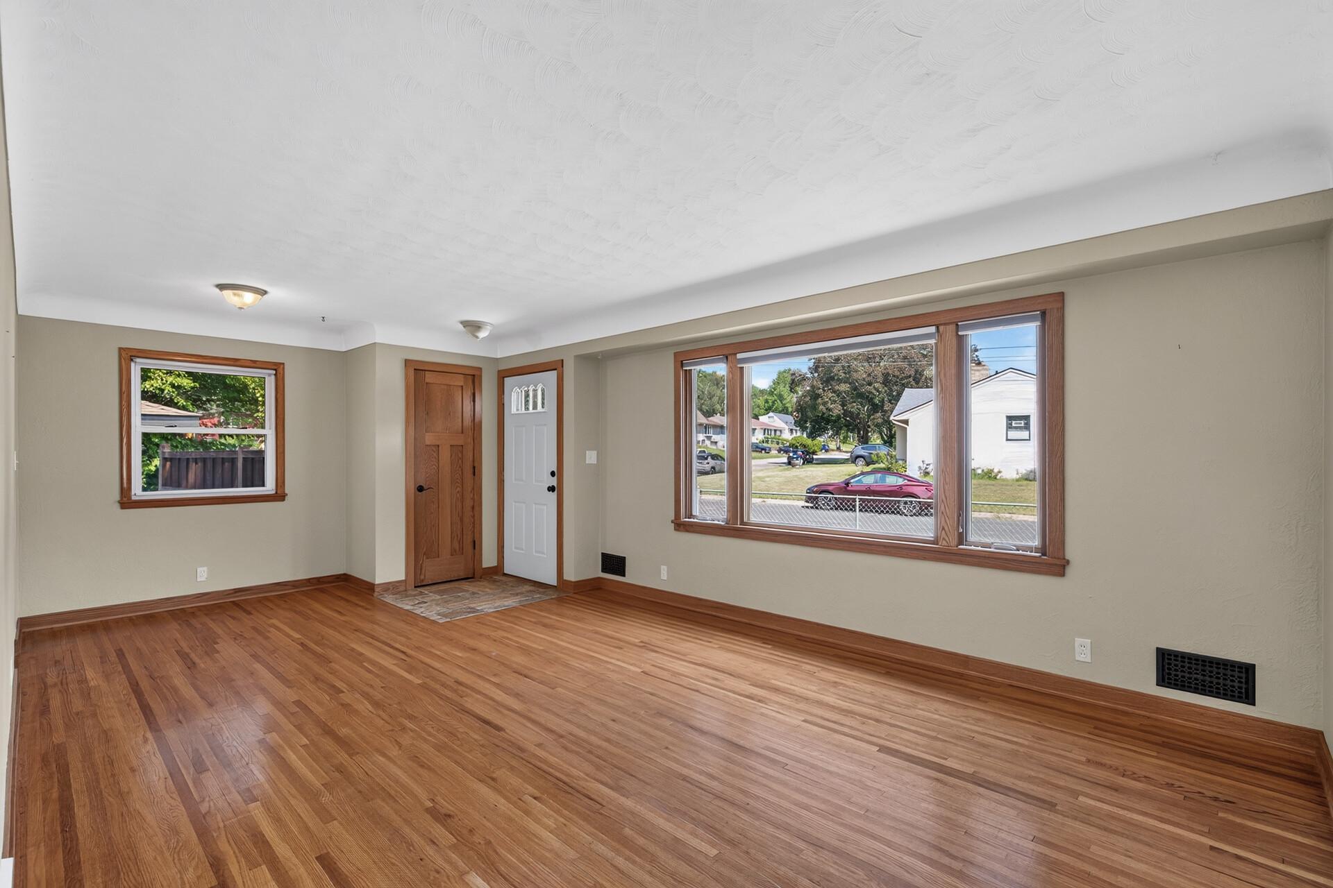 5th image of 2019 Bromley St, South Saint Paul, MN 55075 | MLS# 7131704