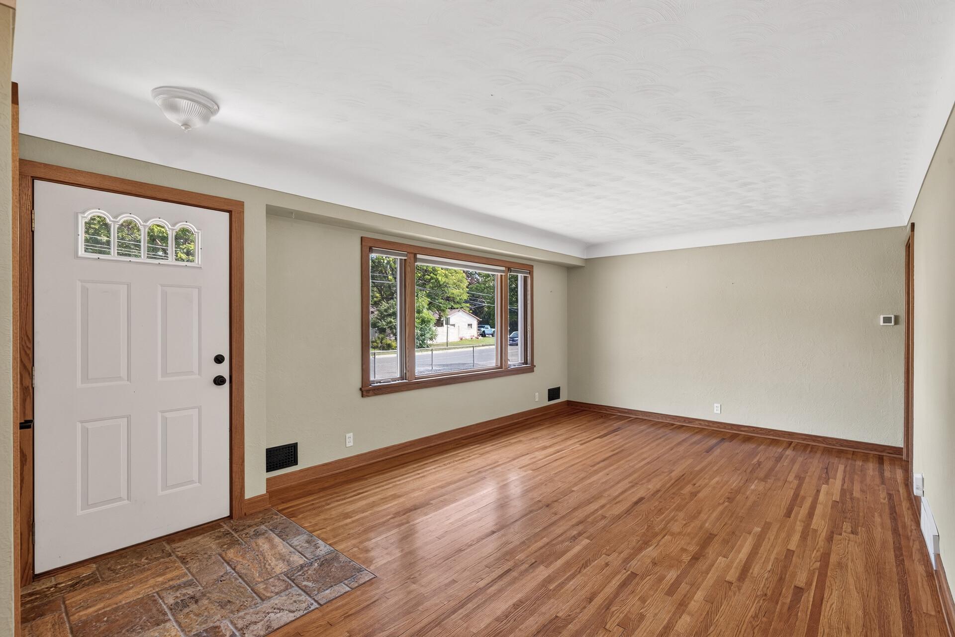 4th image of 2019 Bromley St, South Saint Paul, MN 55075 | MLS# 7131704