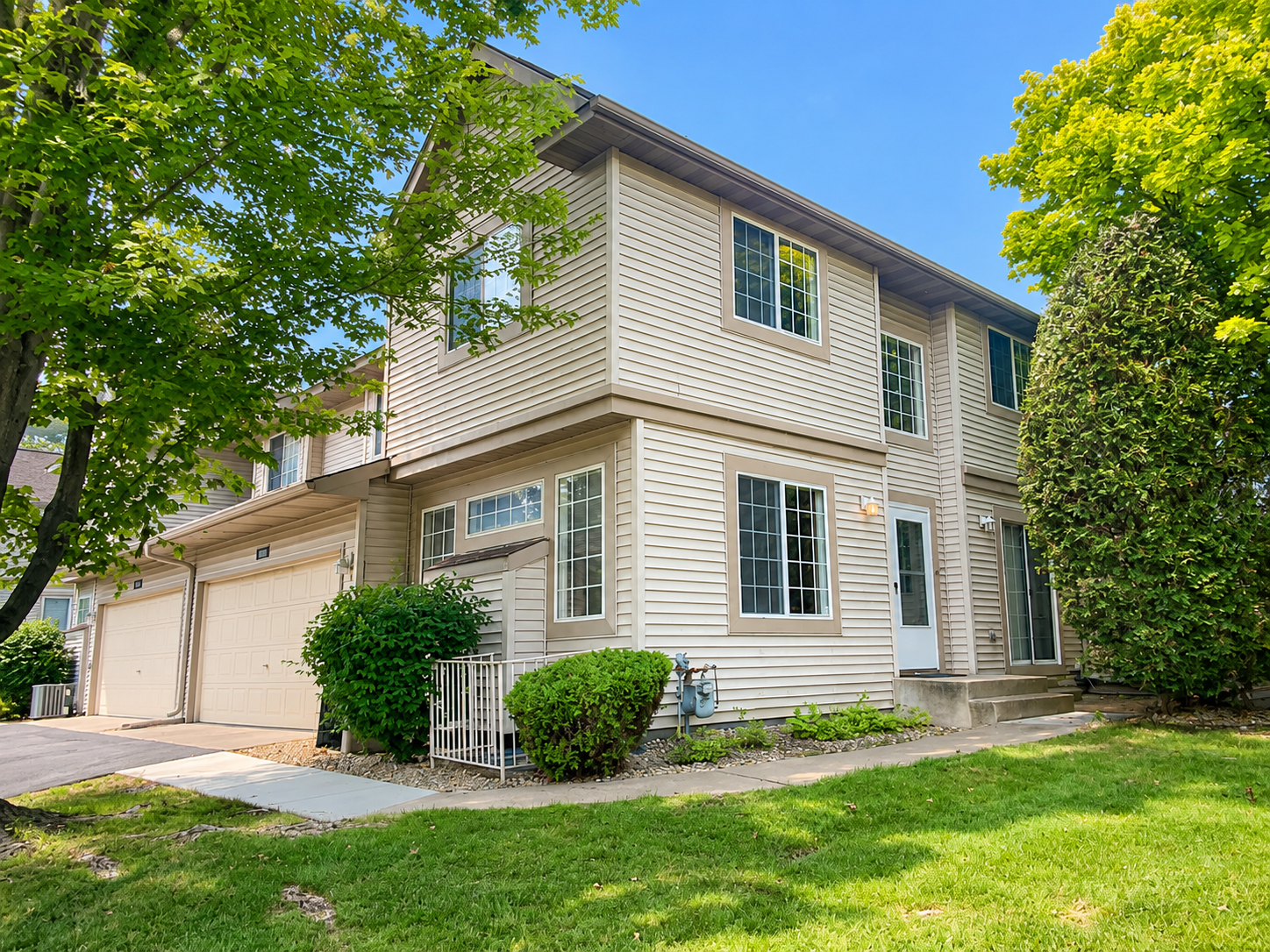 1st image of 1088 Lovell Ave W, Roseville, MN 55113 | MLS# 7131760