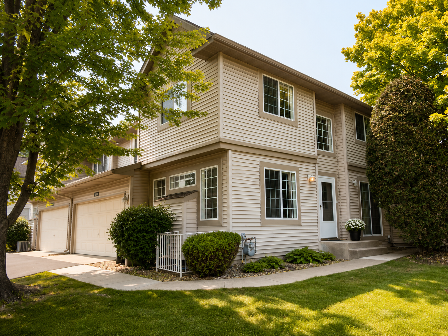 1st image of 1088 Lovell Ave W, Roseville, MN 55113 | MLS# 7131760