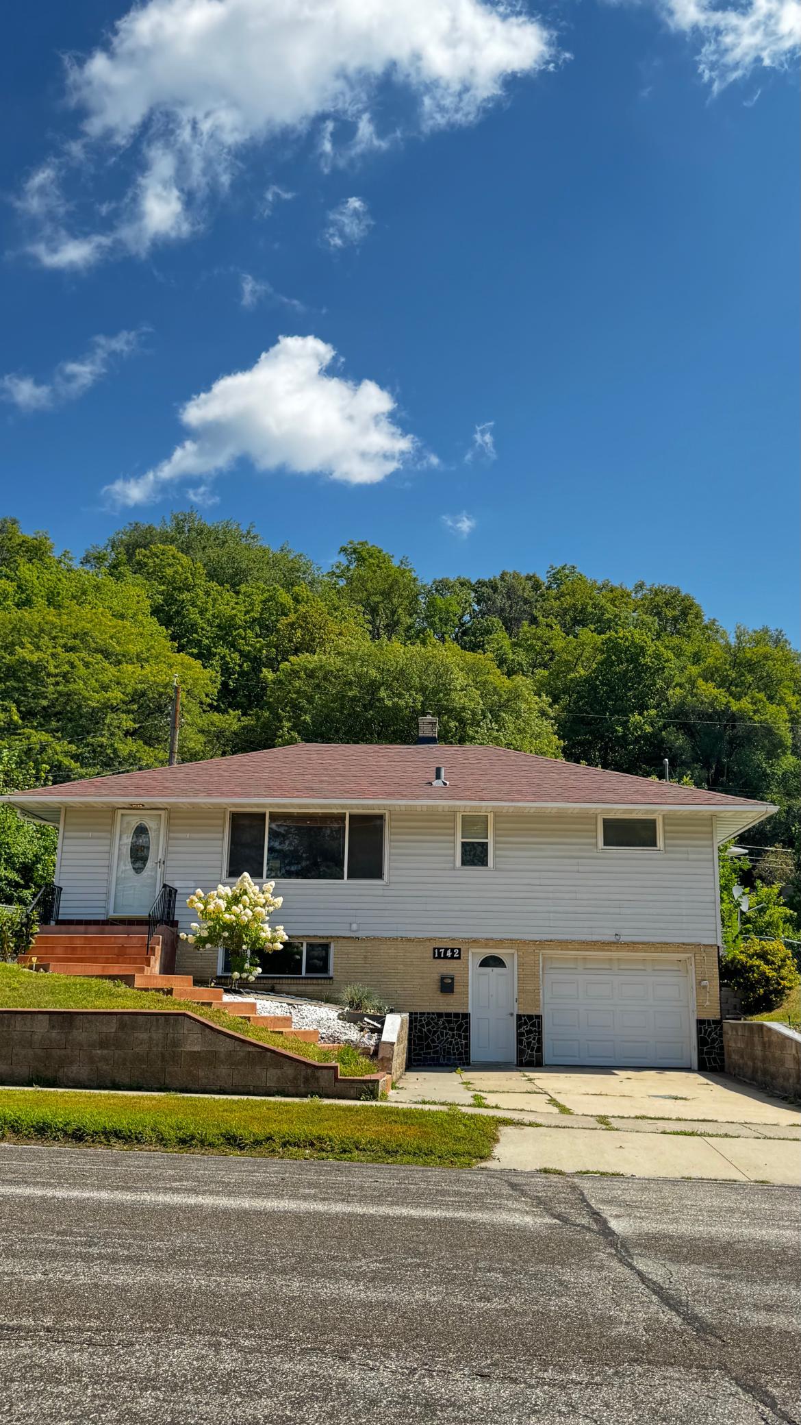 1st image of 1742 3rd Ave Ne, Rochester, MN 55906 | MLS# 7131835