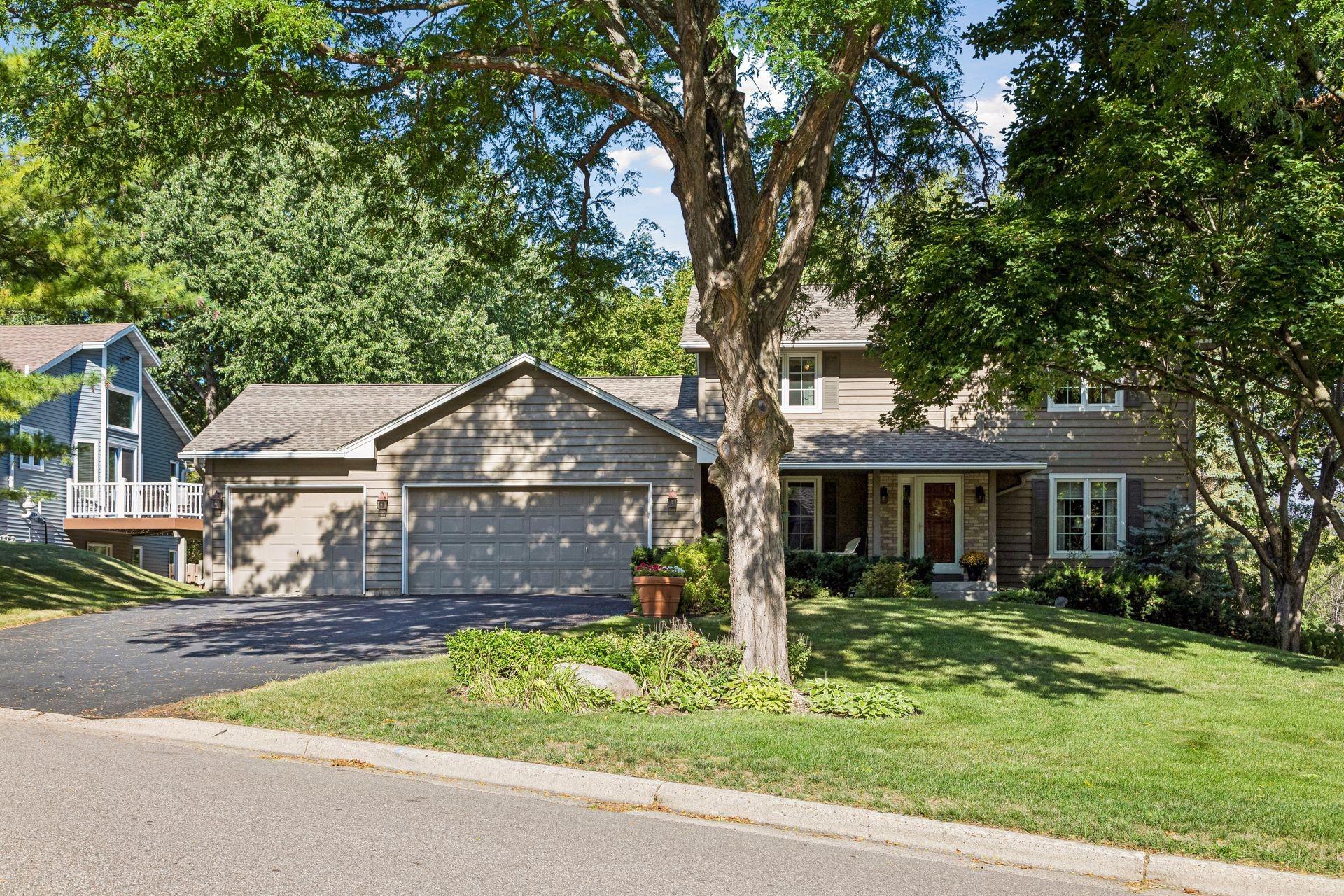 Photo 33 of Single family home for sale at 13516 Knox Dr, Burnsville, MN 55337 | MLS# 7131845 | Listing updated on 2026-09-05