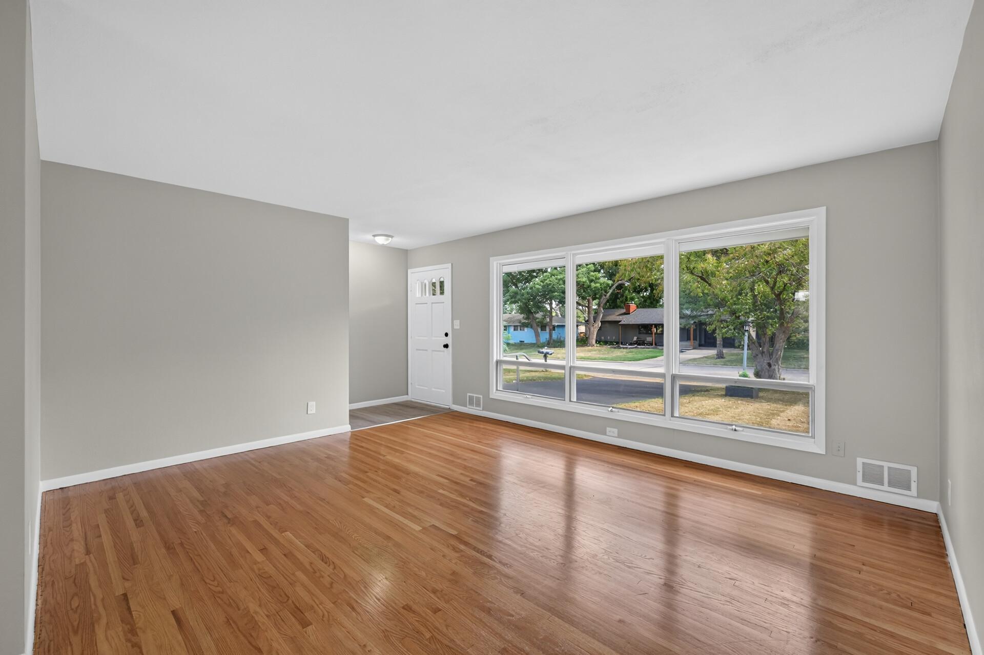 3rd image of 2833 Farrington St, Roseville, MN 55113 | MLS# 7131998