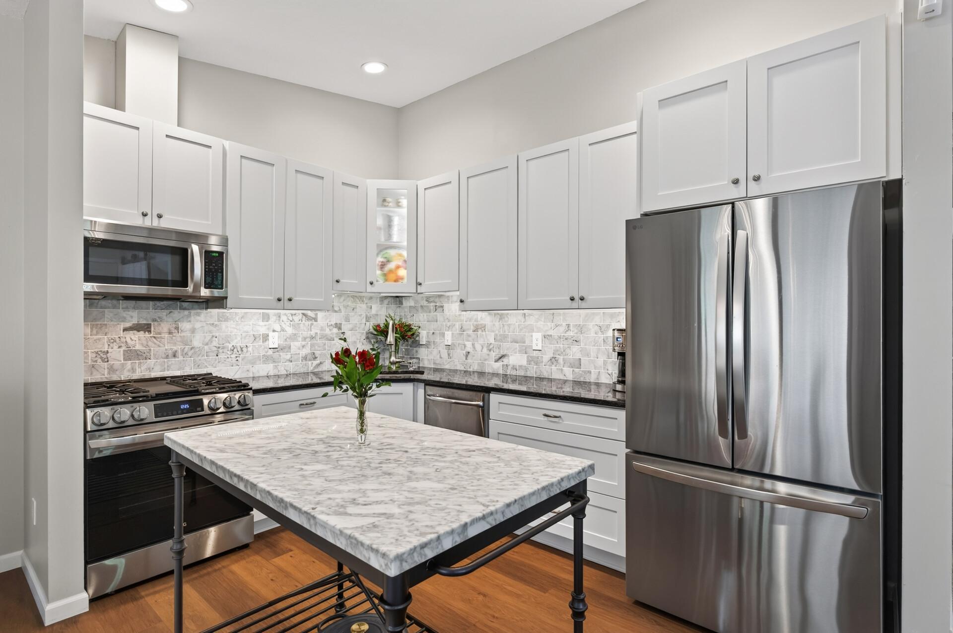 3rd image of 4501 Redwood Cir, Minnetonka, MN 55345 | MLS# 7132002