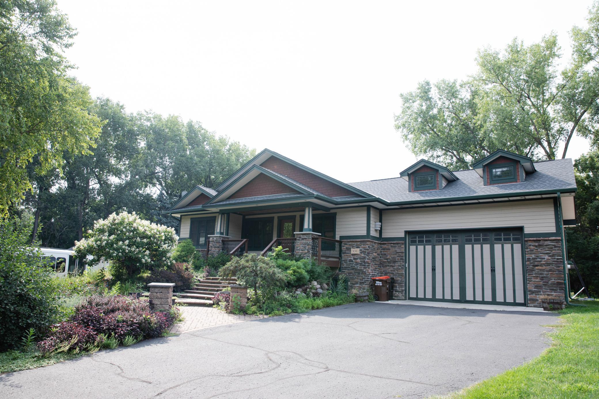 1st image of 930 County Road C E, Maplewood, MN 55109 | MLS# 7132005
