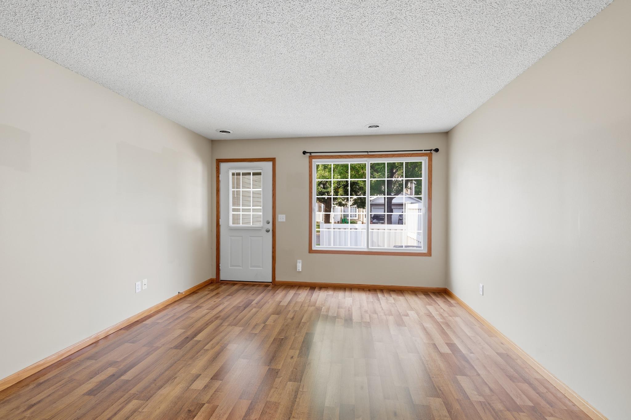 3rd image of 422 Leeward Trl, Woodbury, MN 55129 | MLS# 7132132