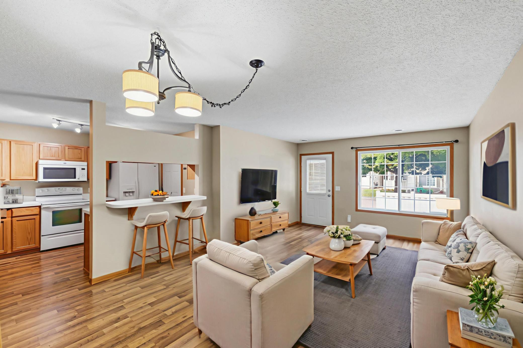 4th image of 422 Leeward Trl, Woodbury, MN 55129 | MLS# 7132132