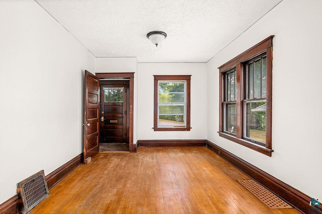 3rd image of 421 N 11Th Ave W, Duluth, MN 55806 | MLS# 7132210