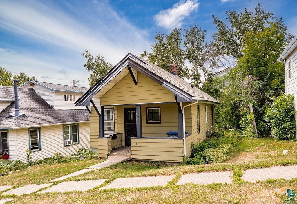 2nd image of 421 N 11th Ave W, Duluth, MN 55806 | MLS# 7132210