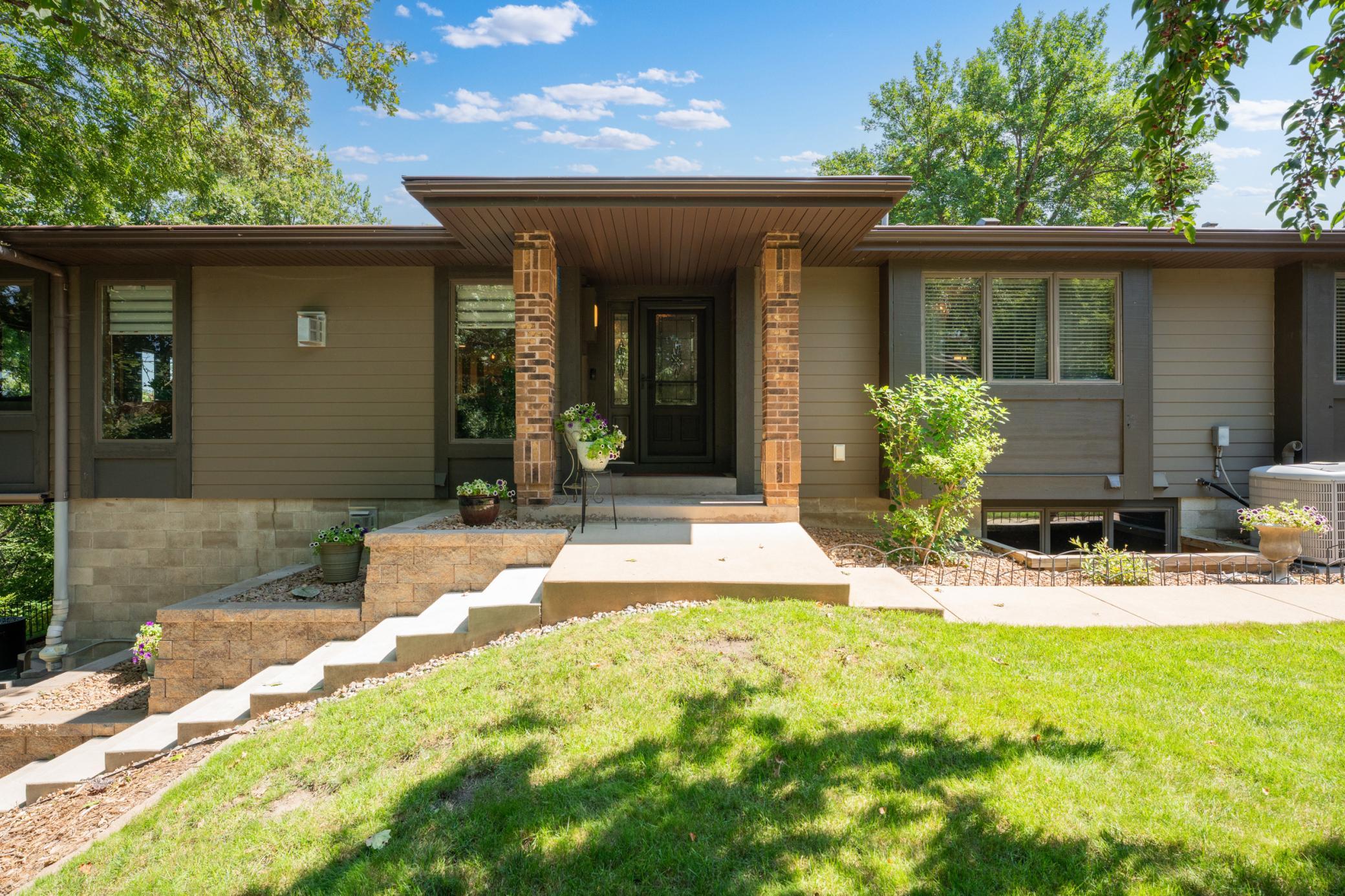 1st image of 1242 19th Ave Ne, Rochester, MN 55906 | MLS# 7132345
