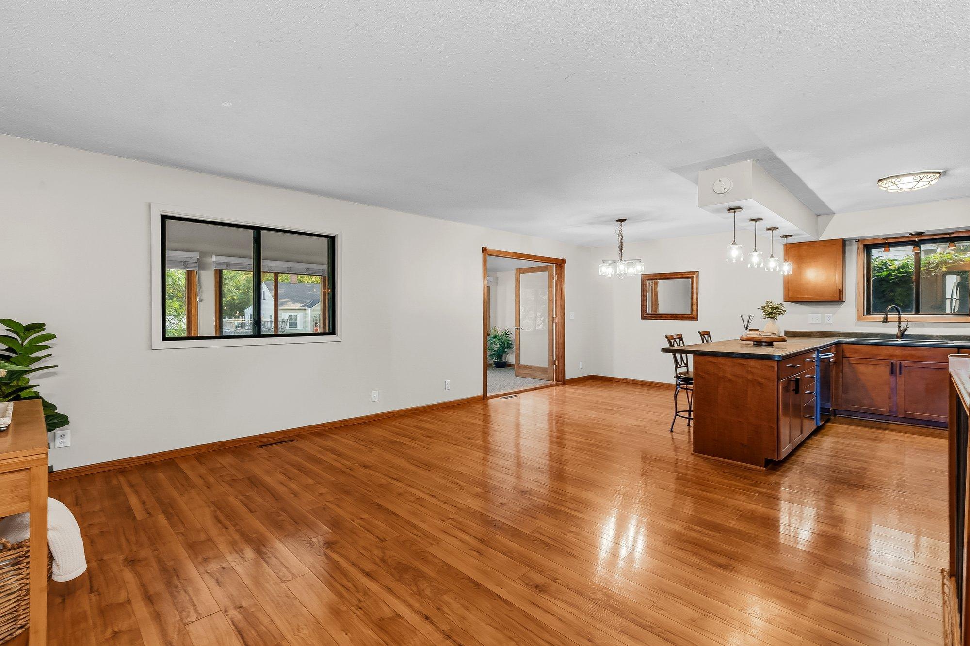 3rd image of 15 Wyoming St W, Saint Paul, MN 55107 | MLS# 7132402