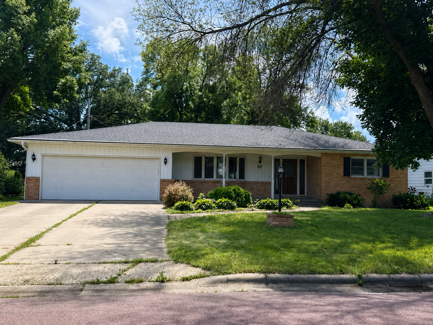 1st image of 1709 Sunray Ave, Mankato, MN 56001 | MLS# 7132411