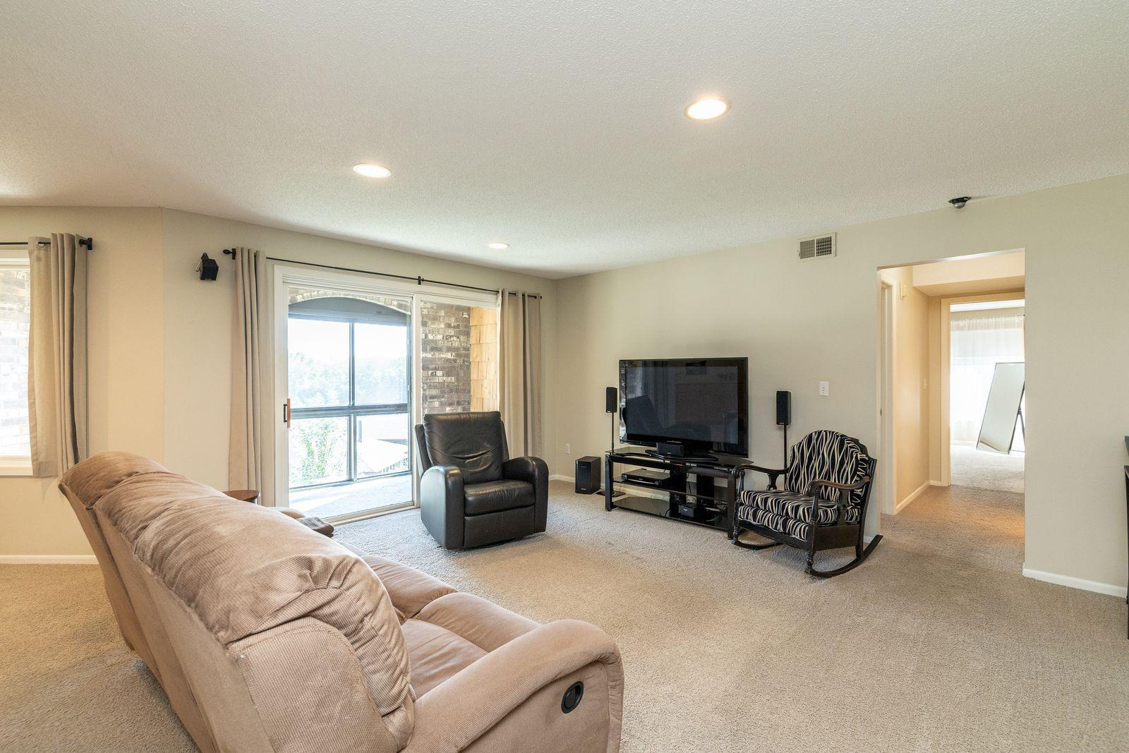 5th image of 1860 Eagle Ridge Dr, Mendota Heights, MN 55118