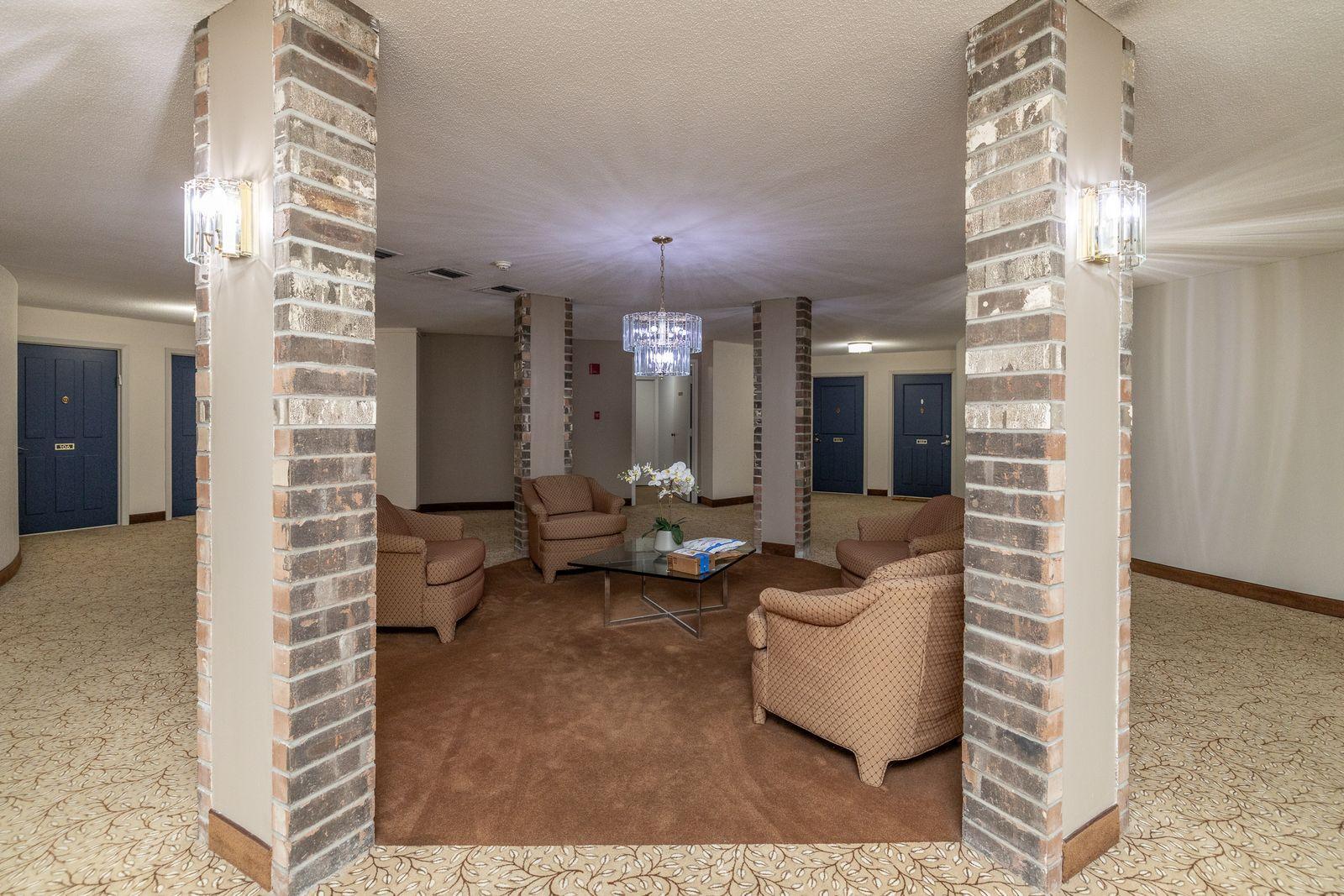 4th image of 1860 Eagle Ridge Dr, Mendota Heights, MN 55118