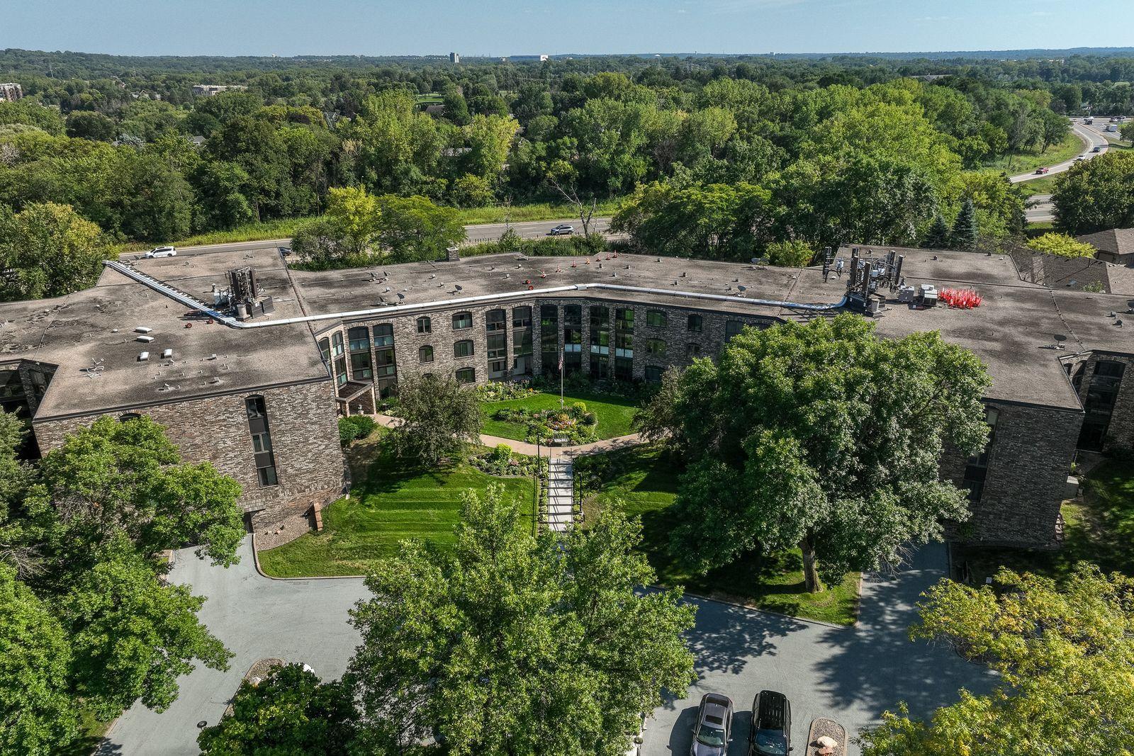 2nd image of 1860 Eagle Ridge Dr #W304, Mendota Heights, MN 55118 | MLS# 7132730