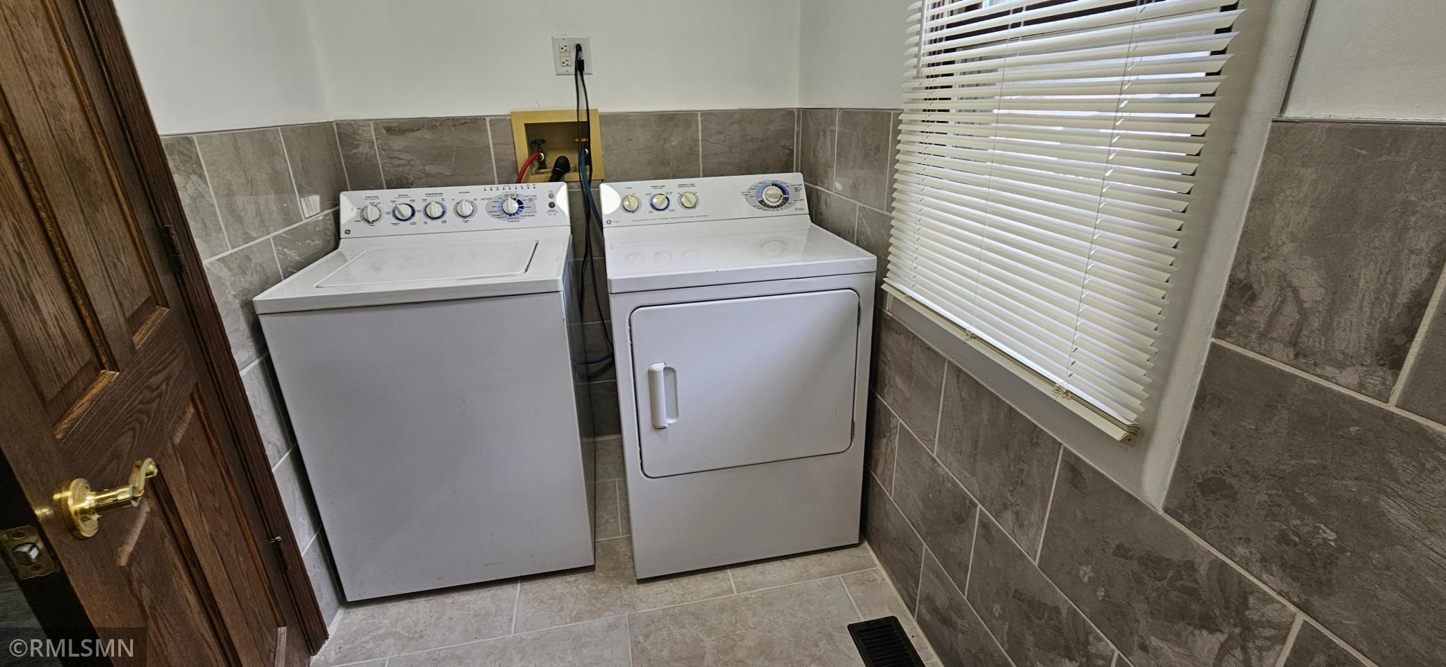 5th image of 1650 Old Hudson Rd, Saint Paul, MN 55106 | MLS# 7132781
