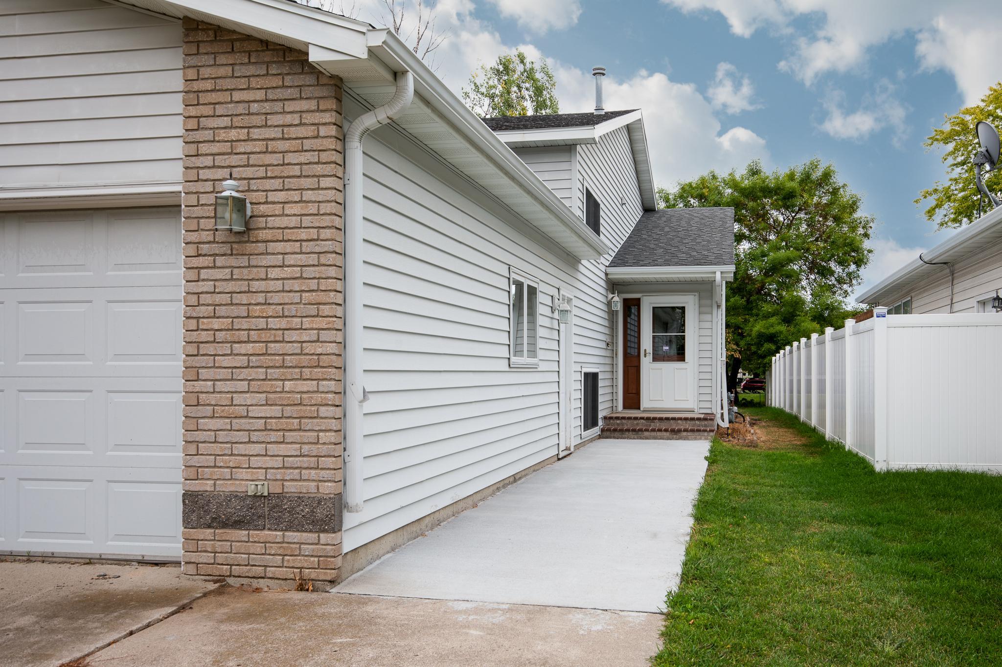 2nd image of 2733 26th Street Cir S, Moorhead, MN 56560 | MLS# 7132930
