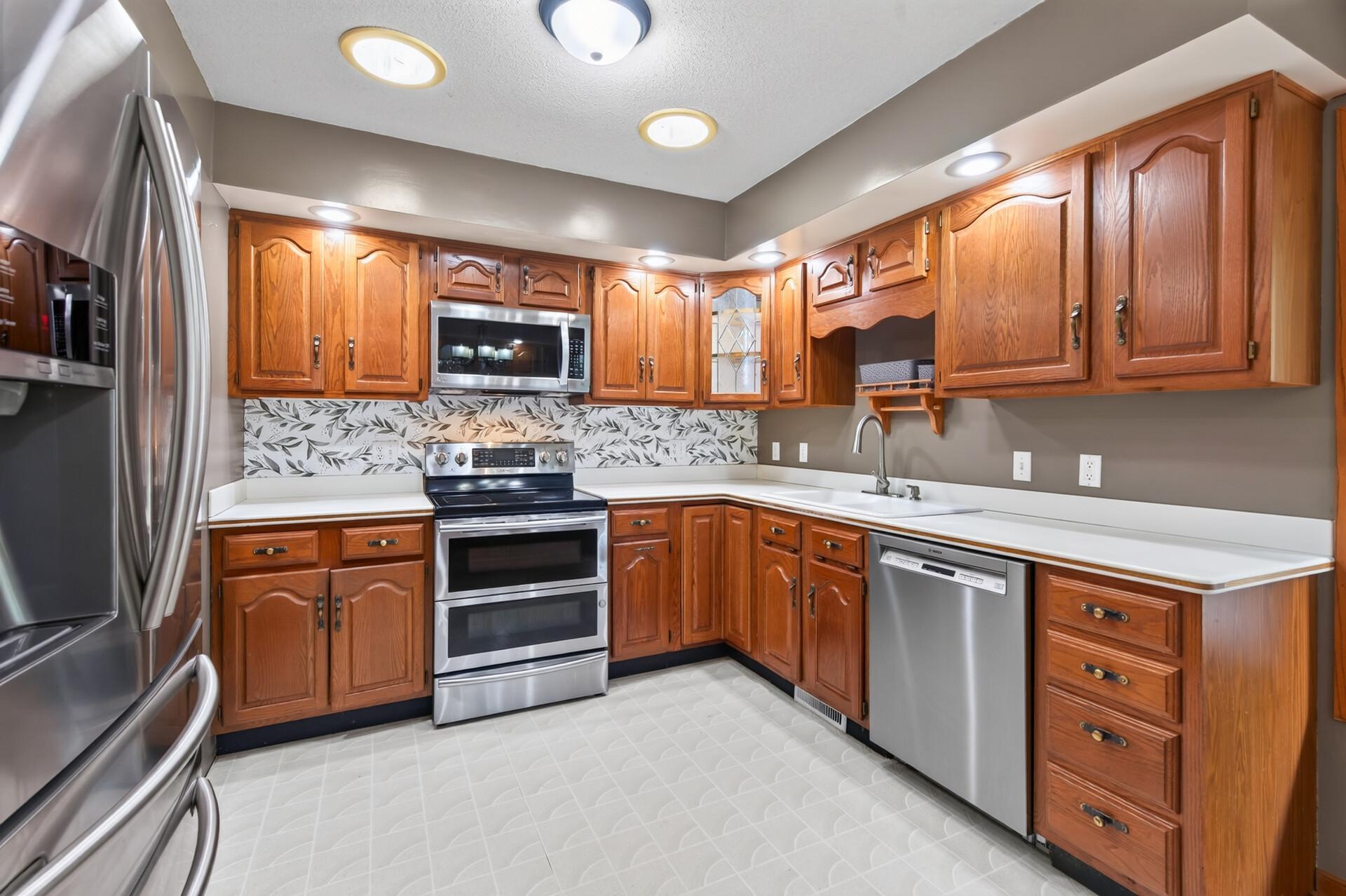 3rd image of 2200 Mounds Ave, New Brighton, MN 55112 | MLS# 7132998