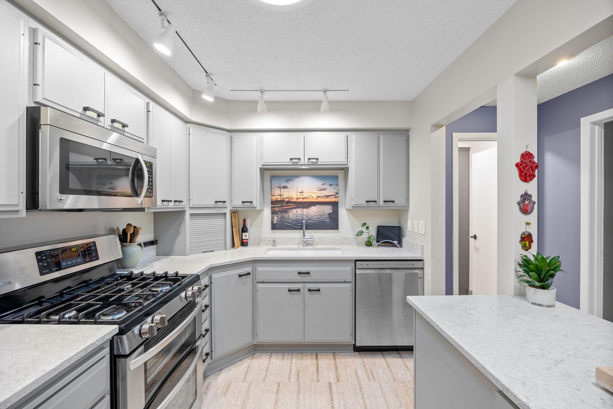 4th image of 4820 Park Commons Dr #319, Saint Louis Park, MN 55416 | MLS# 7133171