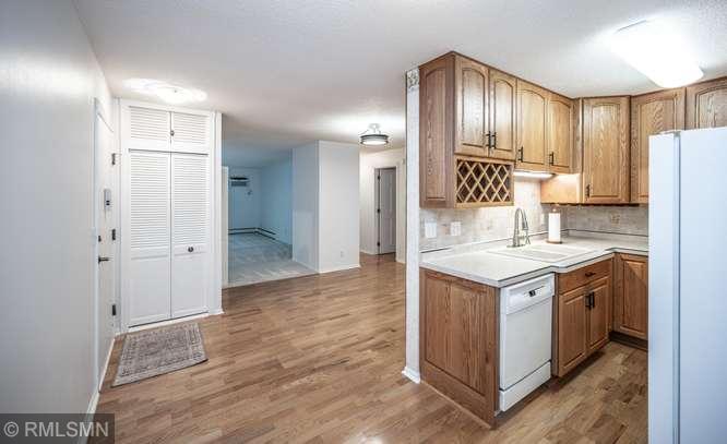 3rd image of 135 Viking Dr E #102, Little Canada, MN 55117 | MLS# 7133449