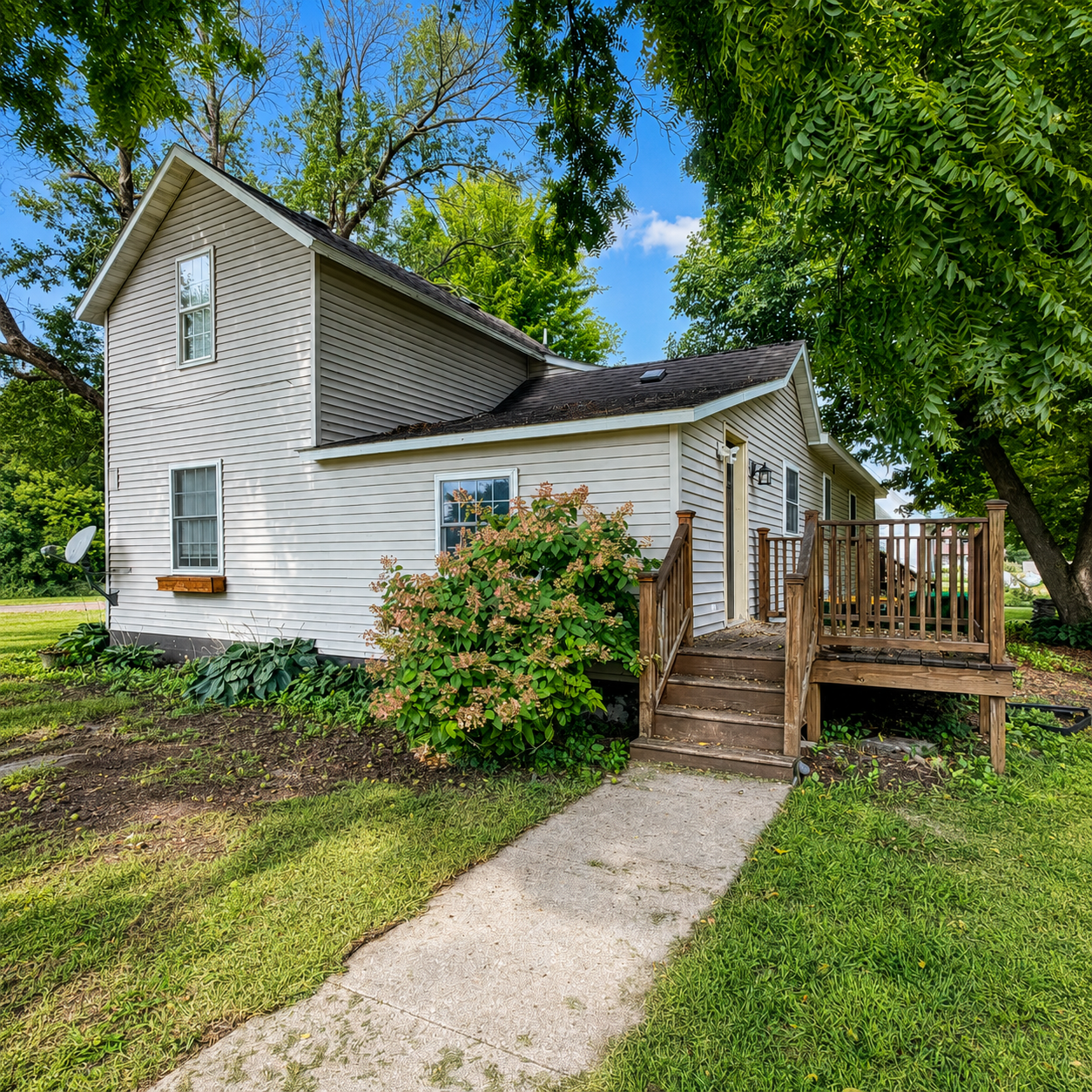 1st image of 212 W Grant St, Ceylon, MN 56121 | MLS# 7133529