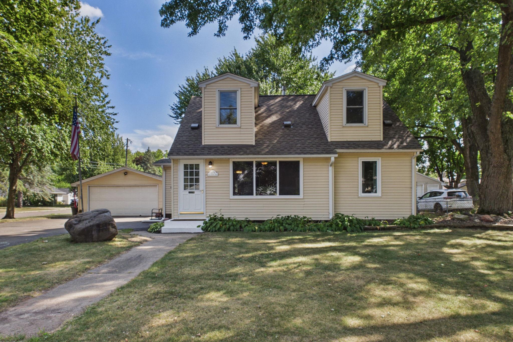 2nd image of 1474 Burke Ave E, Maplewood, MN 55109 | MLS# 7133584