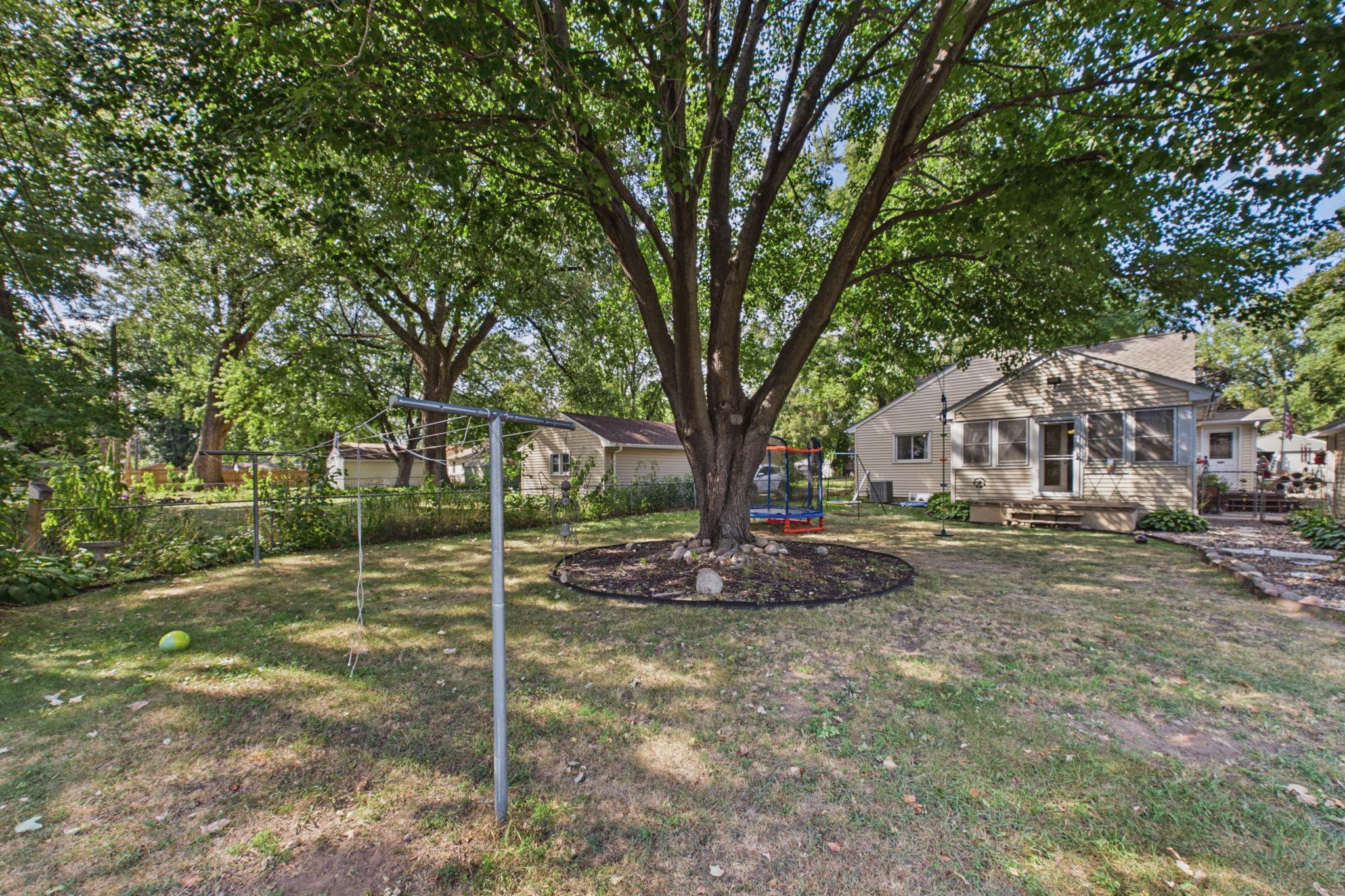 18th image of 1474 Burke Ave E, Maplewood, MN 55109 | MLS# 7133584