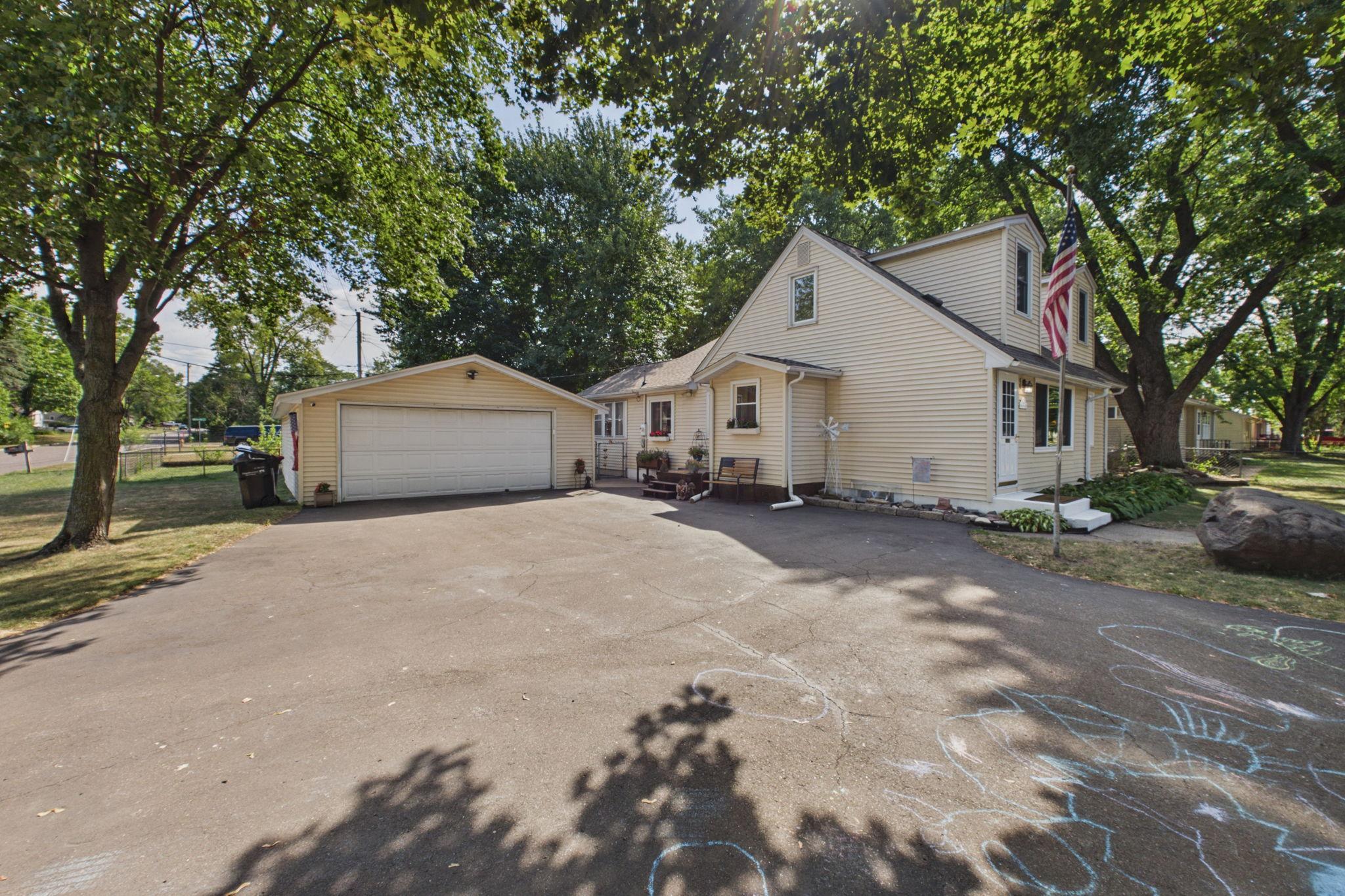 3rd image of 1474 Burke Ave E, Maplewood, MN 55109 | MLS# 7133584