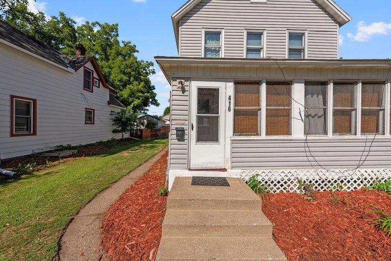 1st image of 416 4th Ave S, South Saint Paul, MN 55075 | MLS# 7133662