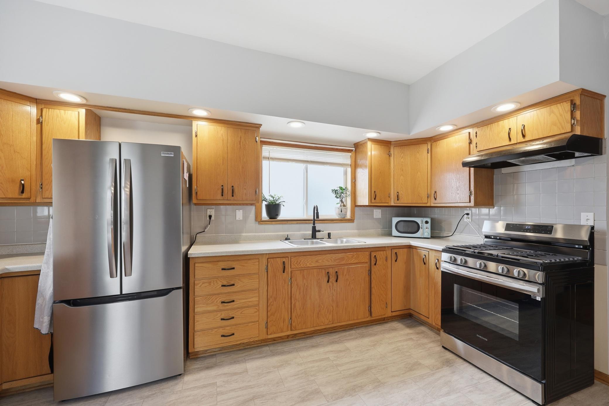 3rd image of 942 Central Ave W, Saint Paul, MN 55104 | MLS# 7133793