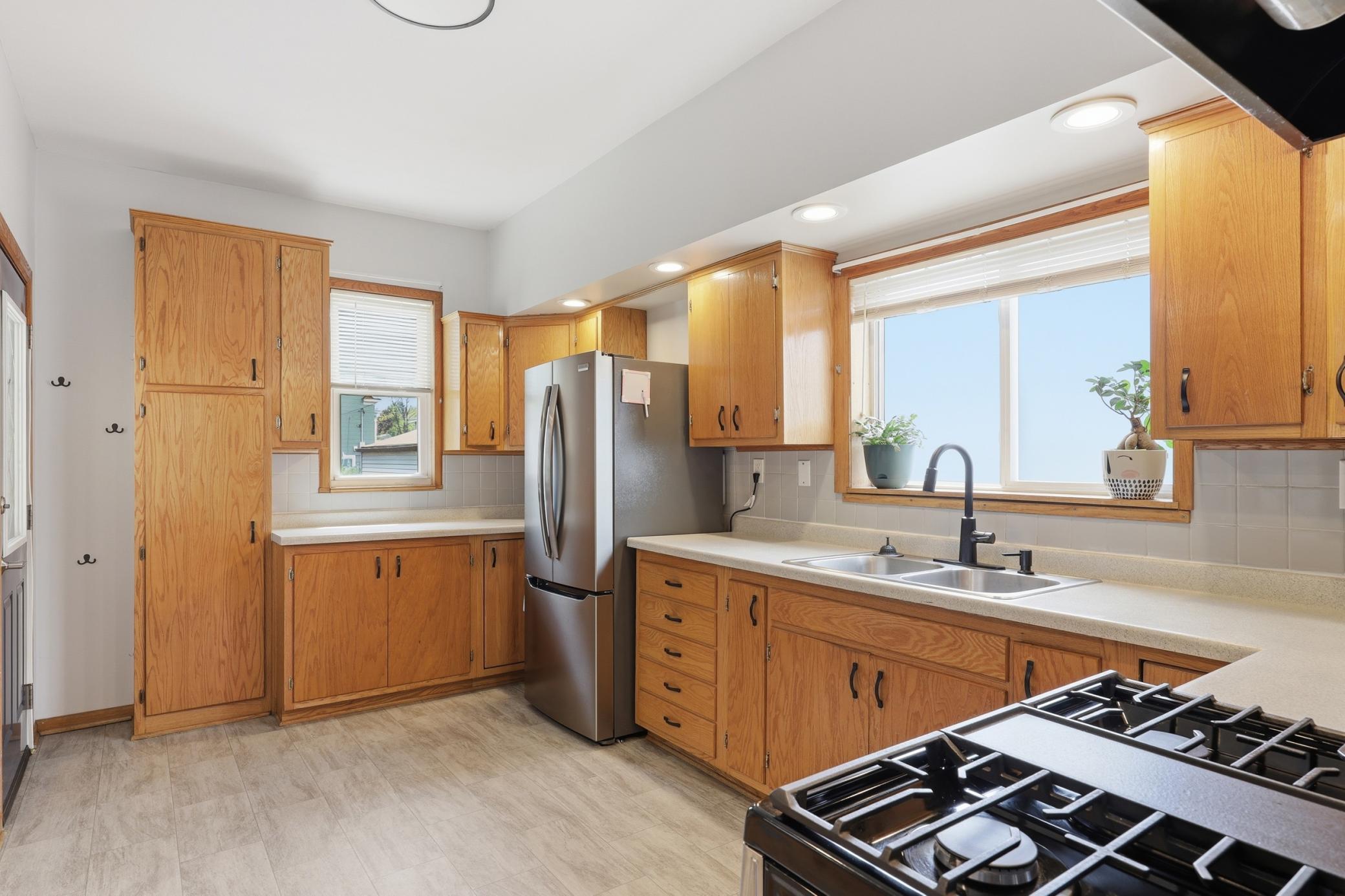 2nd image of 942 Central Ave W, Saint Paul, MN 55104 | MLS# 7133793