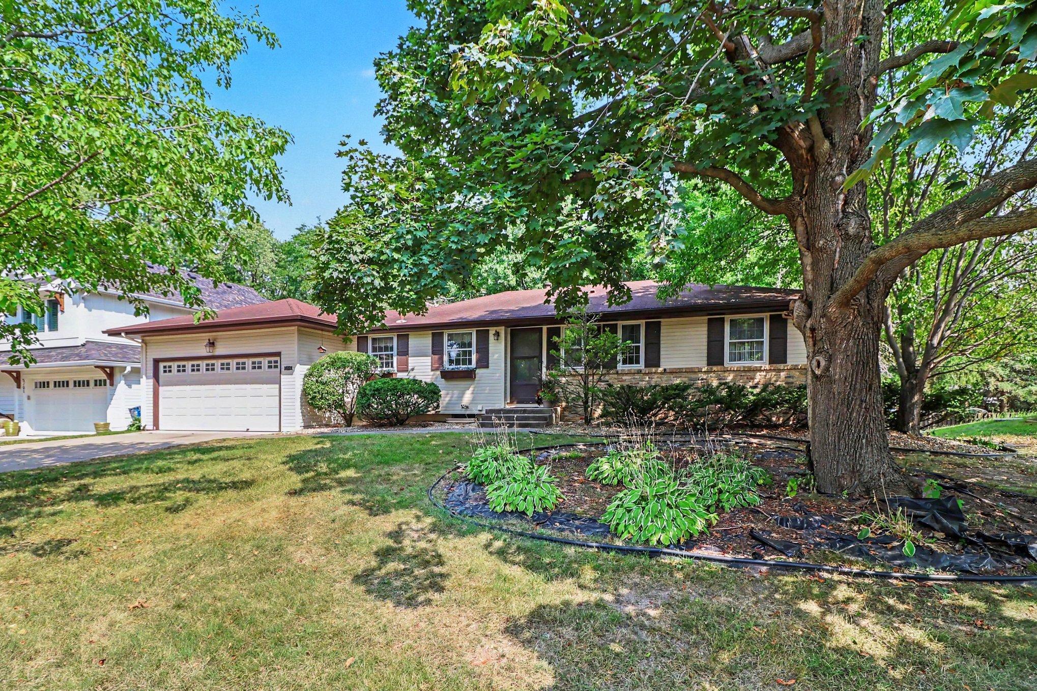 2nd image of 5705 Hansen Rd, Edina, MN 55436 | MLS# 7133948