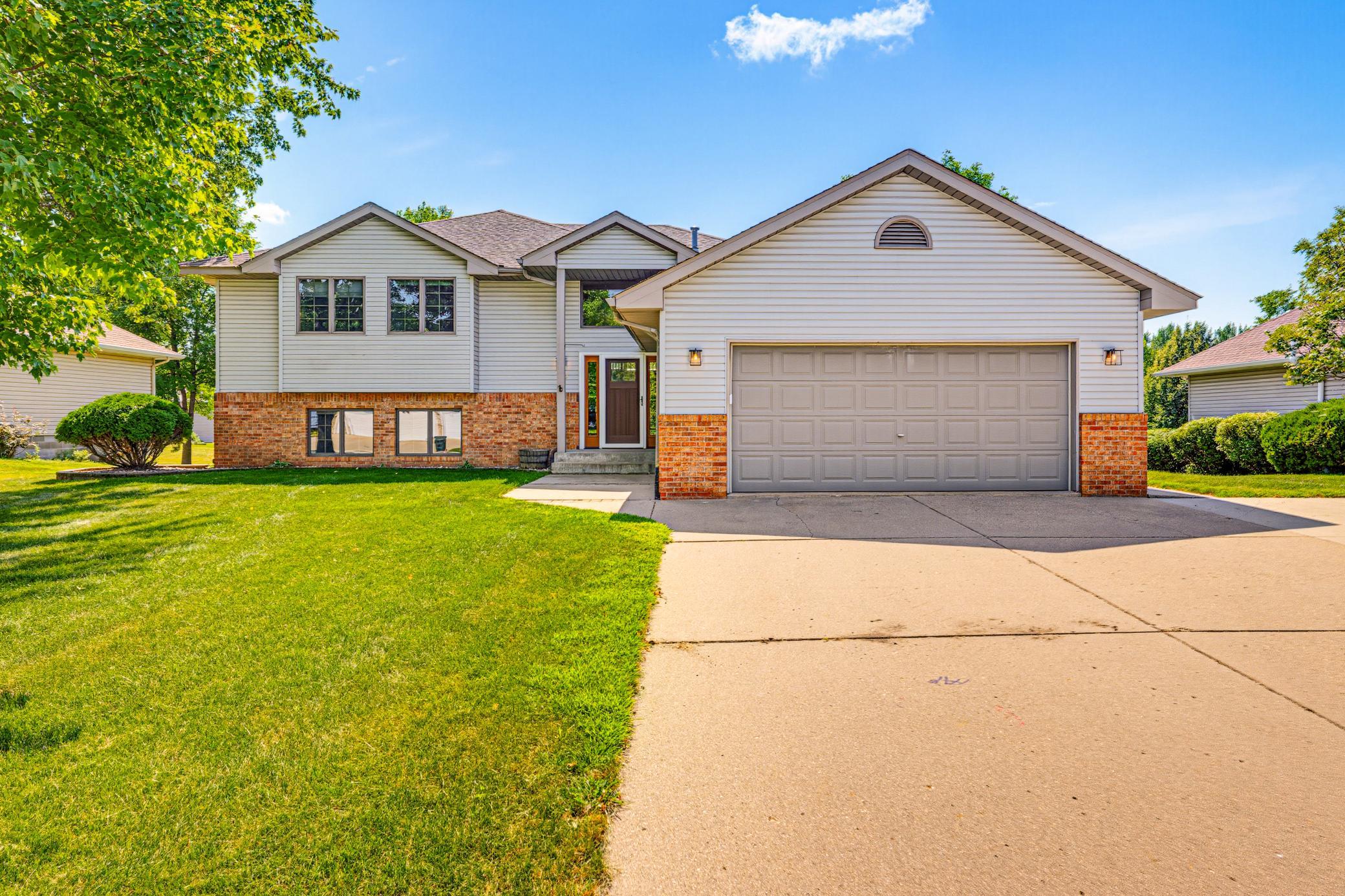 1st image of 160 Orchard Ave Se, Hutchinson, MN 55350 | MLS# 7134004