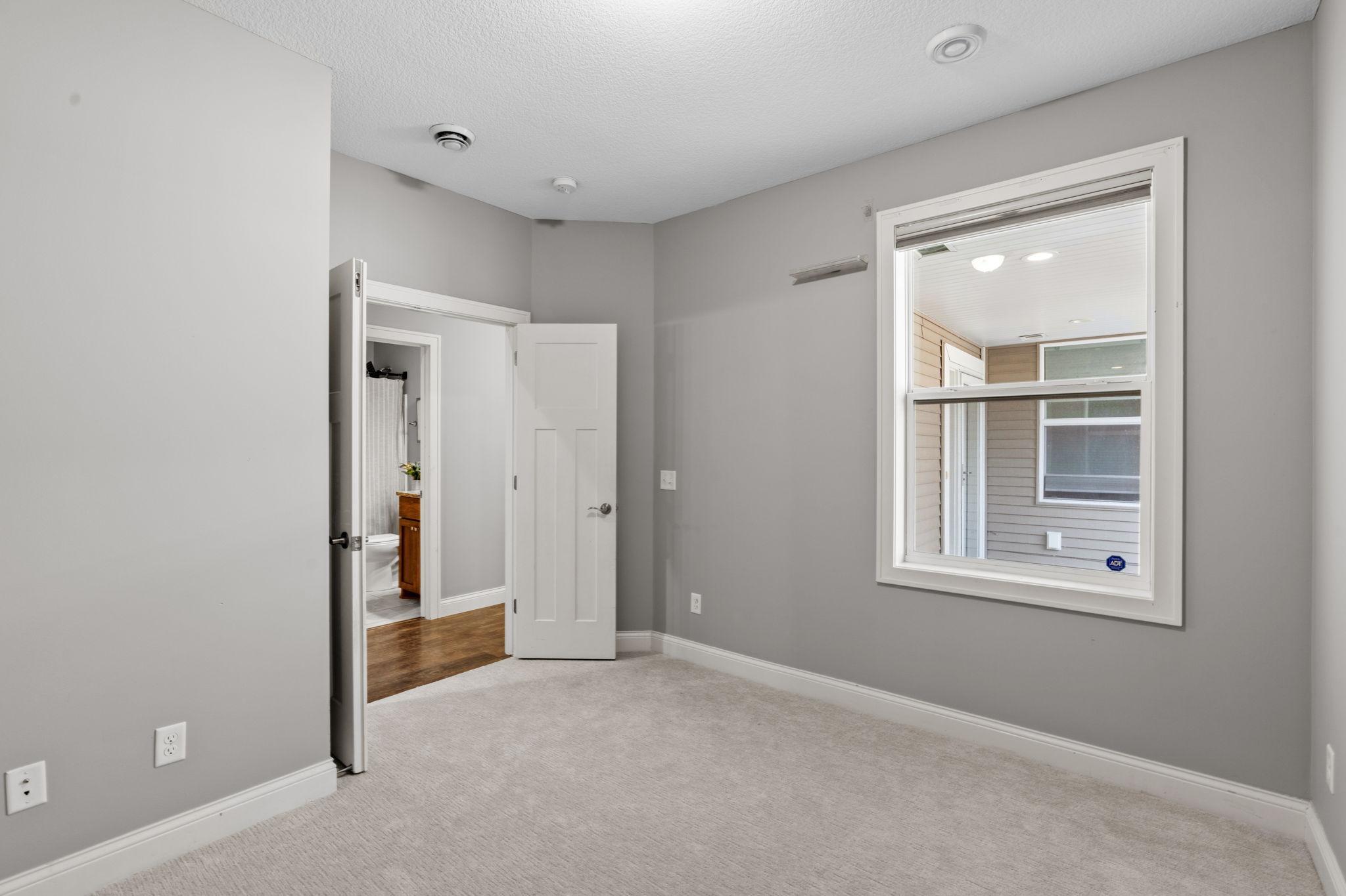 4th image of 620 Liberty Wy, Vadnais Heights, MN 55127 | MLS# 7134017