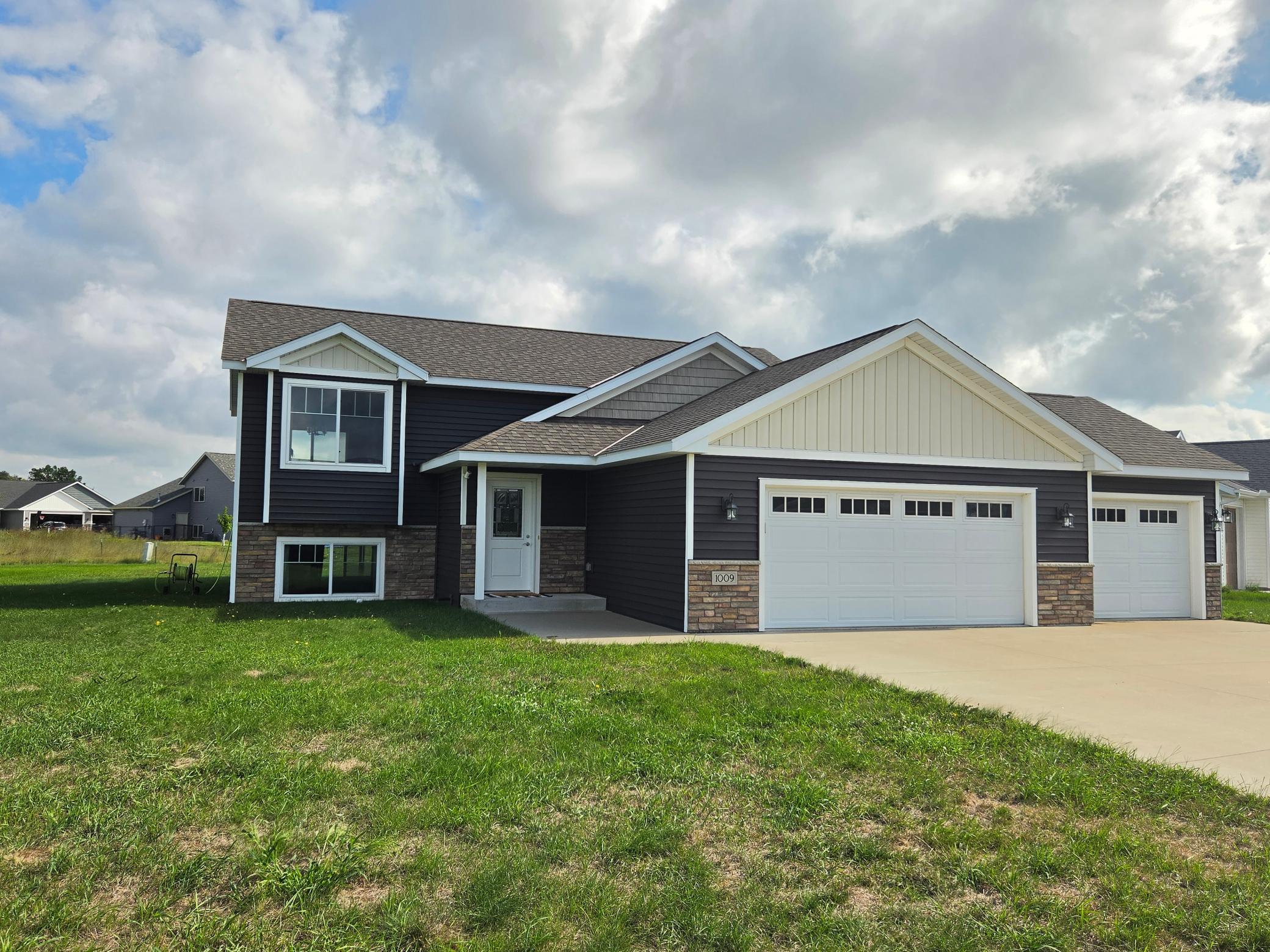 1st image of 1009 26th Street Loop, Sartell, MN 56377 | MLS# 7134076