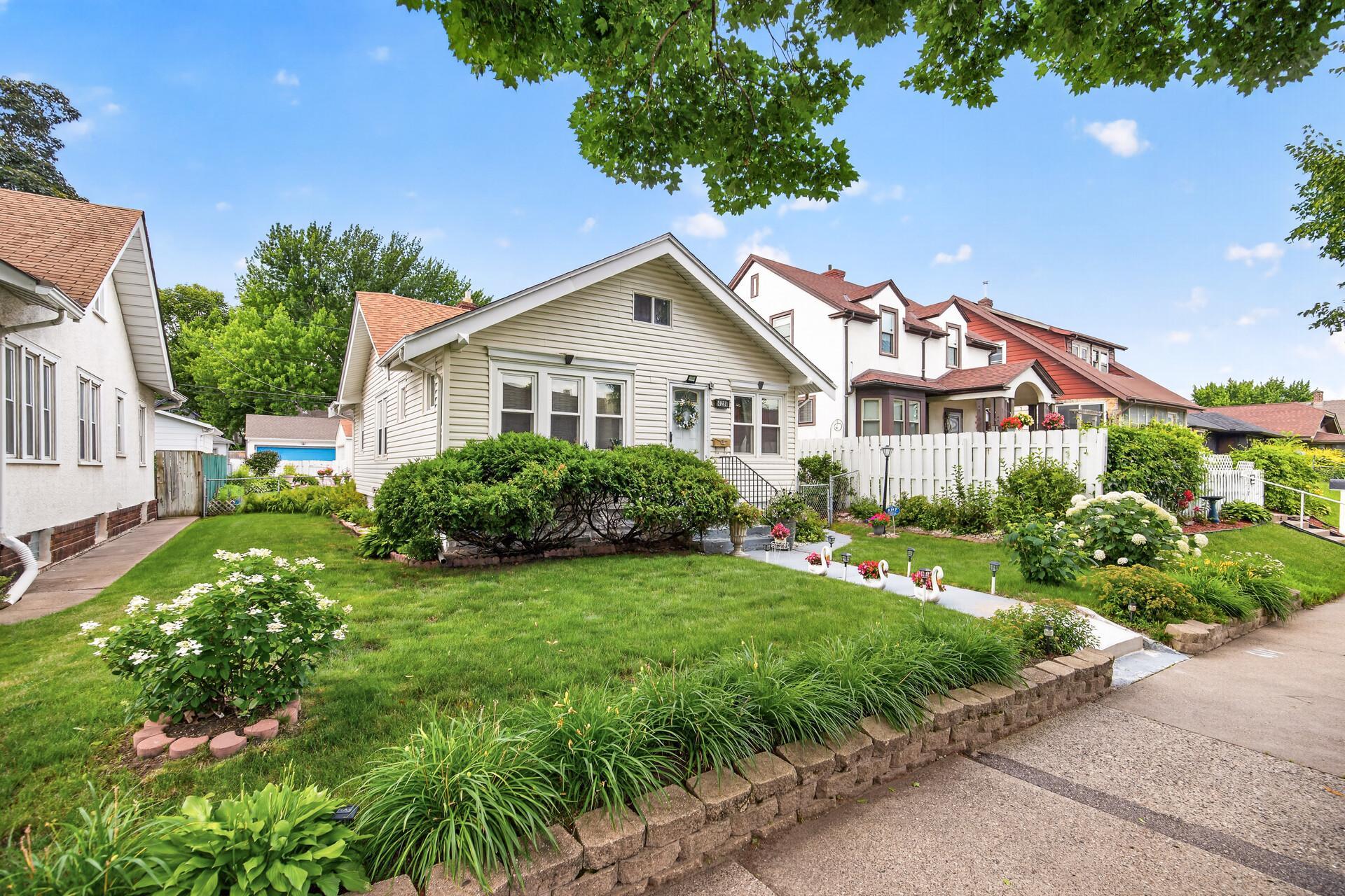 2nd image of 4224 Stevens Ave, Minneapolis, MN 55409 | MLS# 7134136