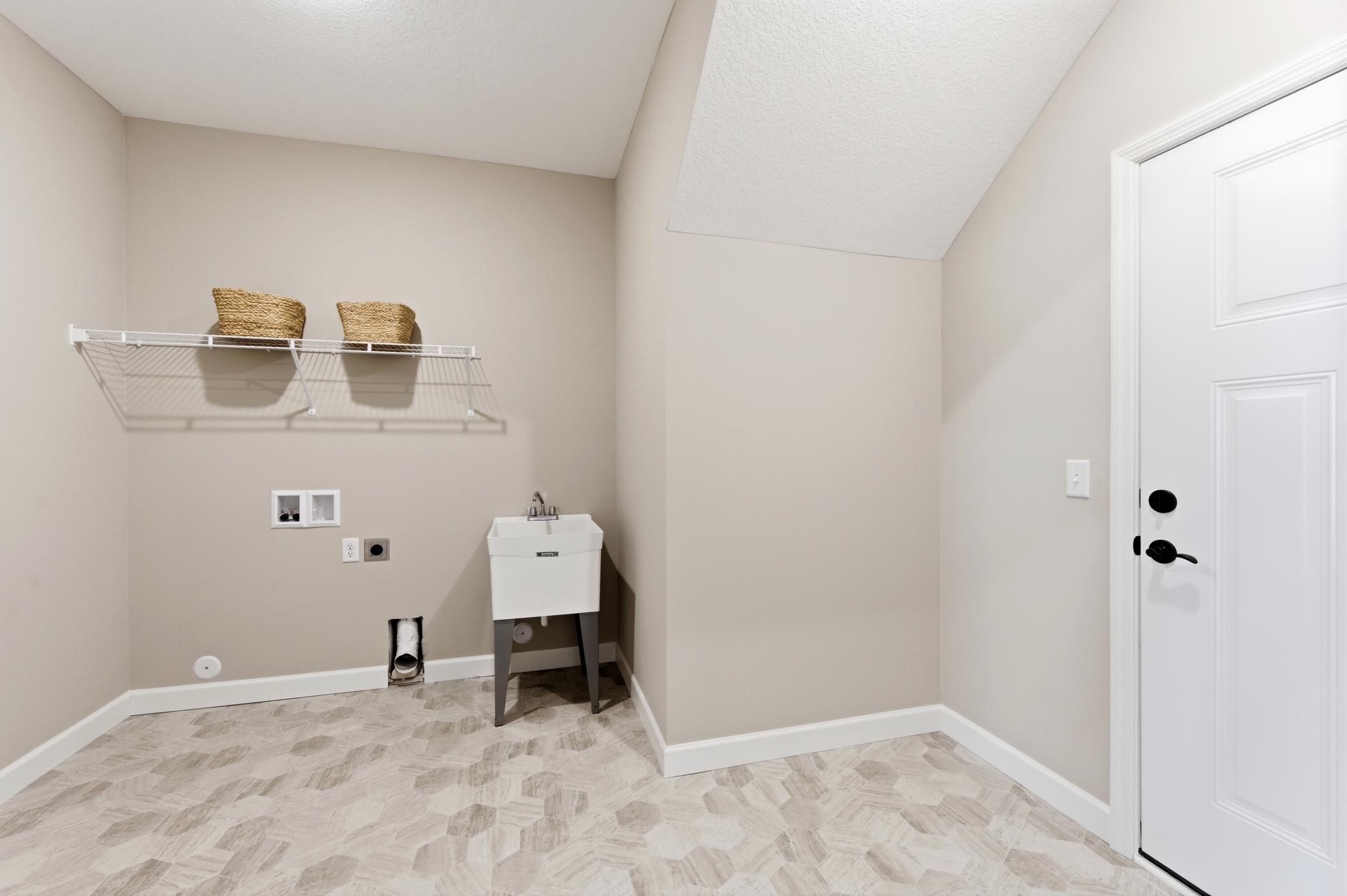 16th image of 1037 E Meadowsweet Dr, River Falls, WI 54022 | MLS# 7134485