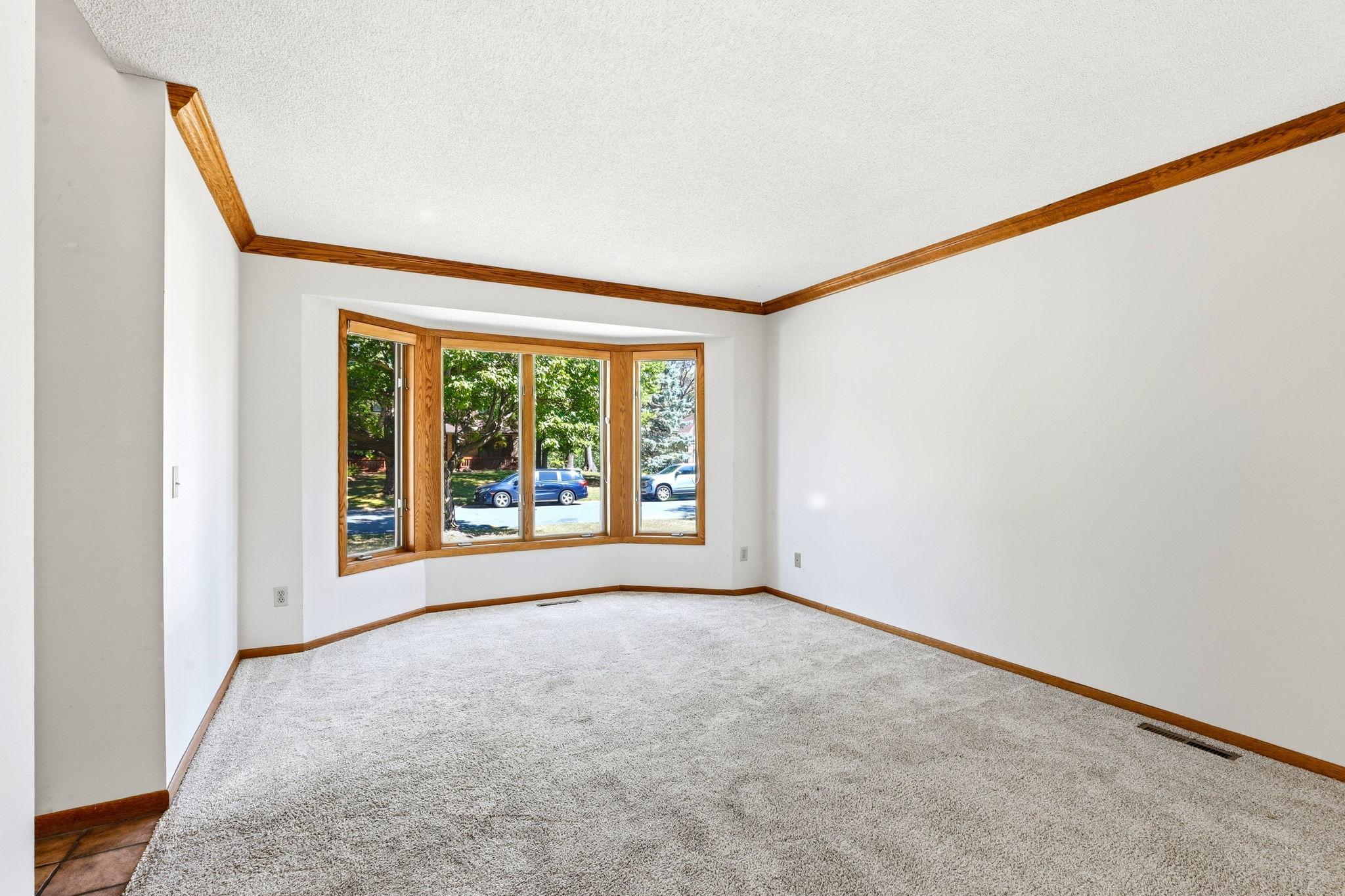 3rd image of 4690 Parkridge Dr, Eagan, MN 55123 | MLS# 7134883