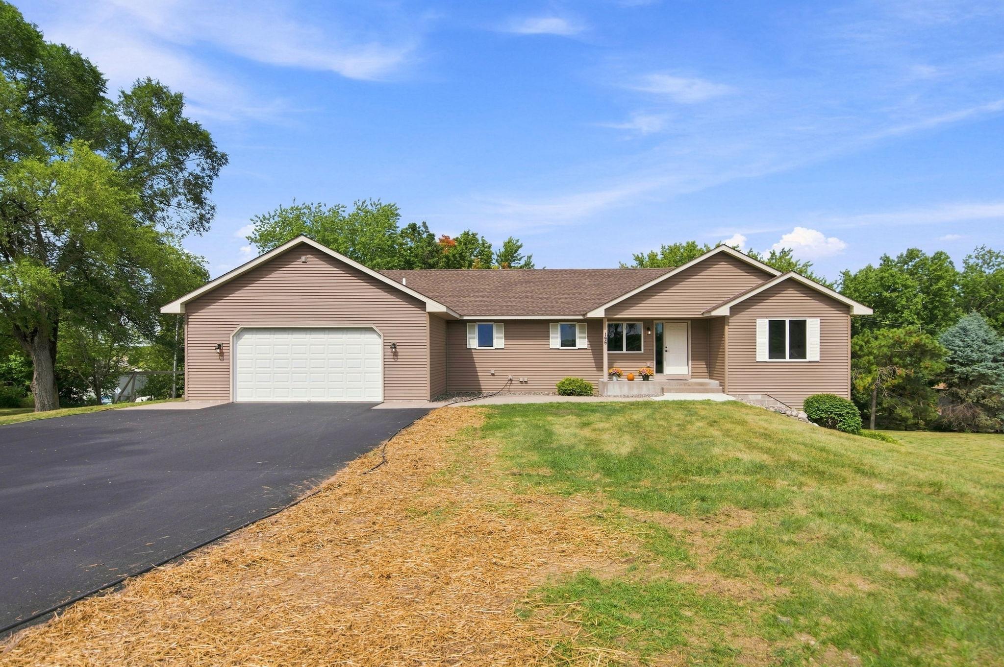 Photo 1 of Single family home for sale at 195 S Medina St, Loretto, MN 55357 | MLS# 7134952 | Listing updated on 2026-09-04