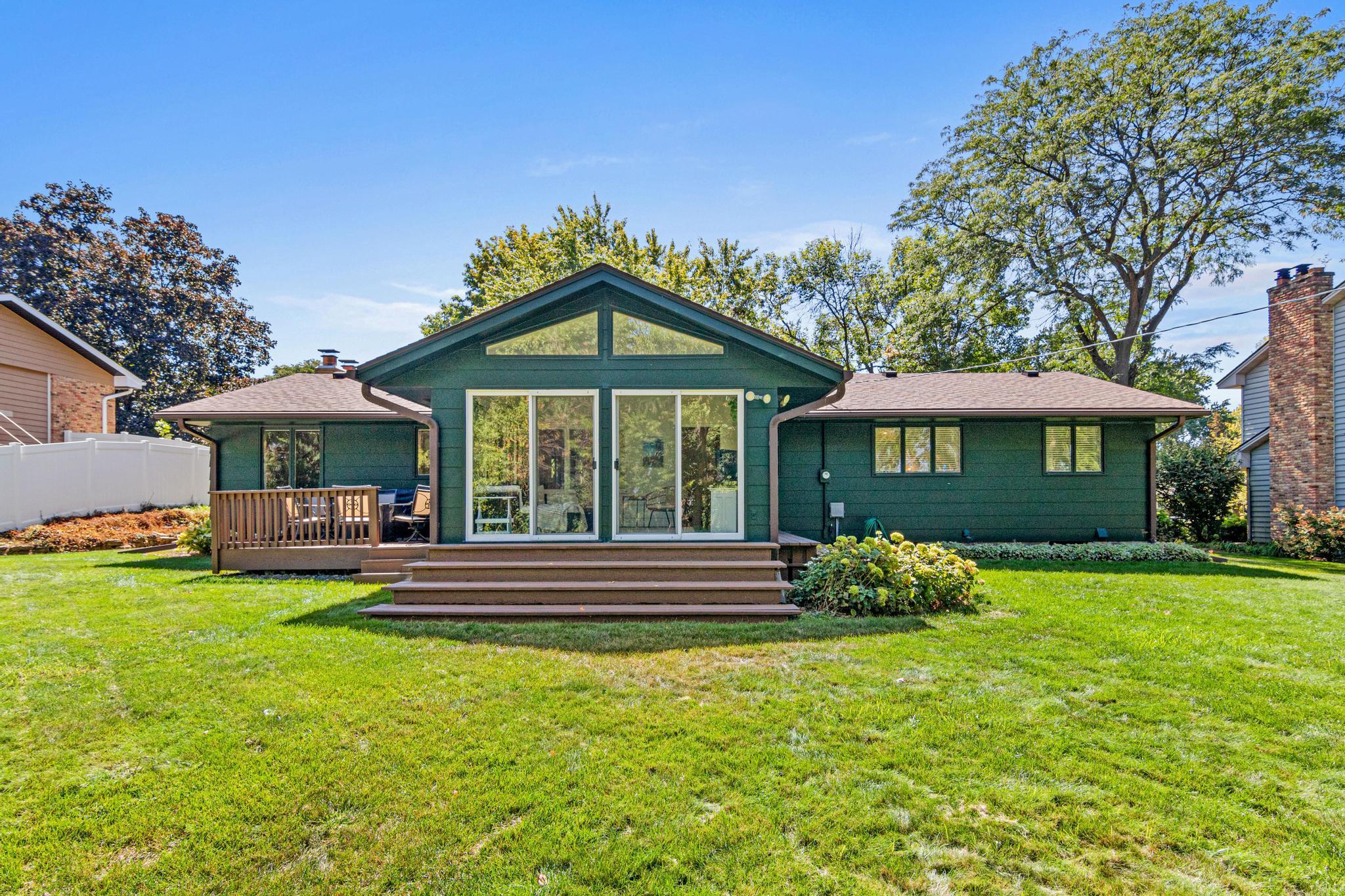 Photo 3 of Single family home for sale at 302 Heritage Cir N, Burnsville, MN 55337 | MLS# 7135848 | Listing updated on 2026-09-04