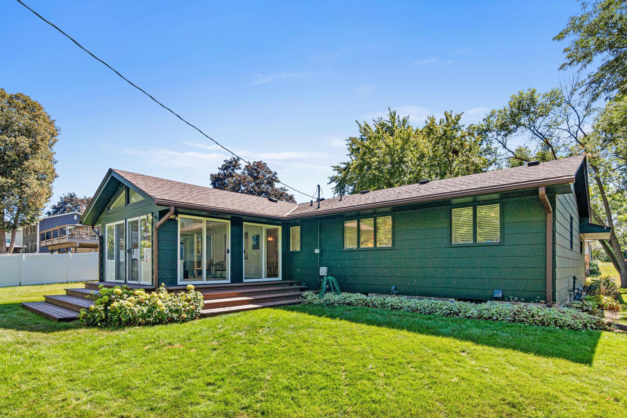 Photo 4 of Single family home for sale at 302 Heritage Cir N, Burnsville, MN 55337 | MLS# 7135848 | Listing updated on 2026-09-04
