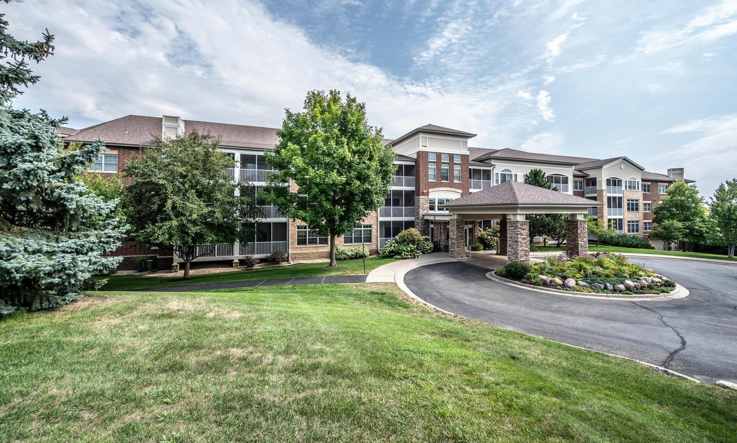 Listing Photo 3 - Condo for sale in building located at 500 Greenhaven Dr, Burnsville, MN 55306 - Unit #205