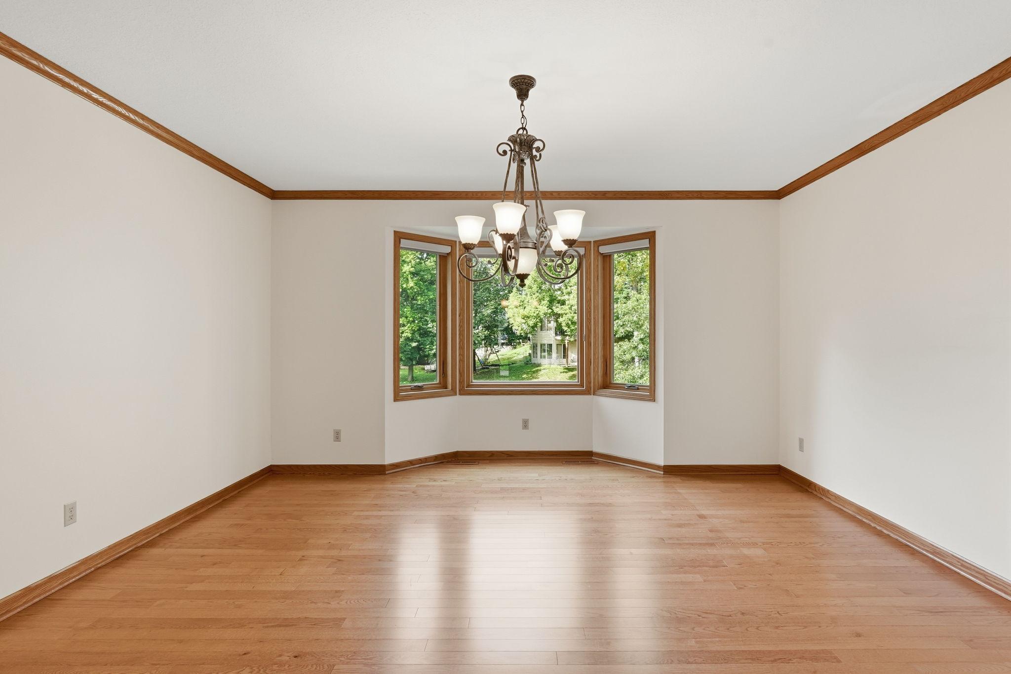 Photo 2 of Single family home for sale at 1316 Summit Oaks Dr, Burnsville, MN 55337 | MLS# 7137342 | Listing updated on 2026-09-03