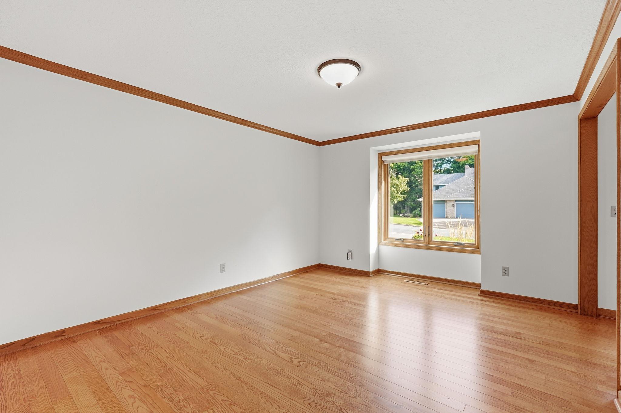 Photo 3 of Single family home for sale at 1316 Summit Oaks Dr, Burnsville, MN 55337 | MLS# 7137342 | Listing updated on 2026-09-03
