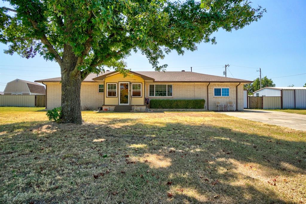Homes for sale in Maysville, OK | 1411 14Th St, Maysville, OK 73057 | MLS# 1079589