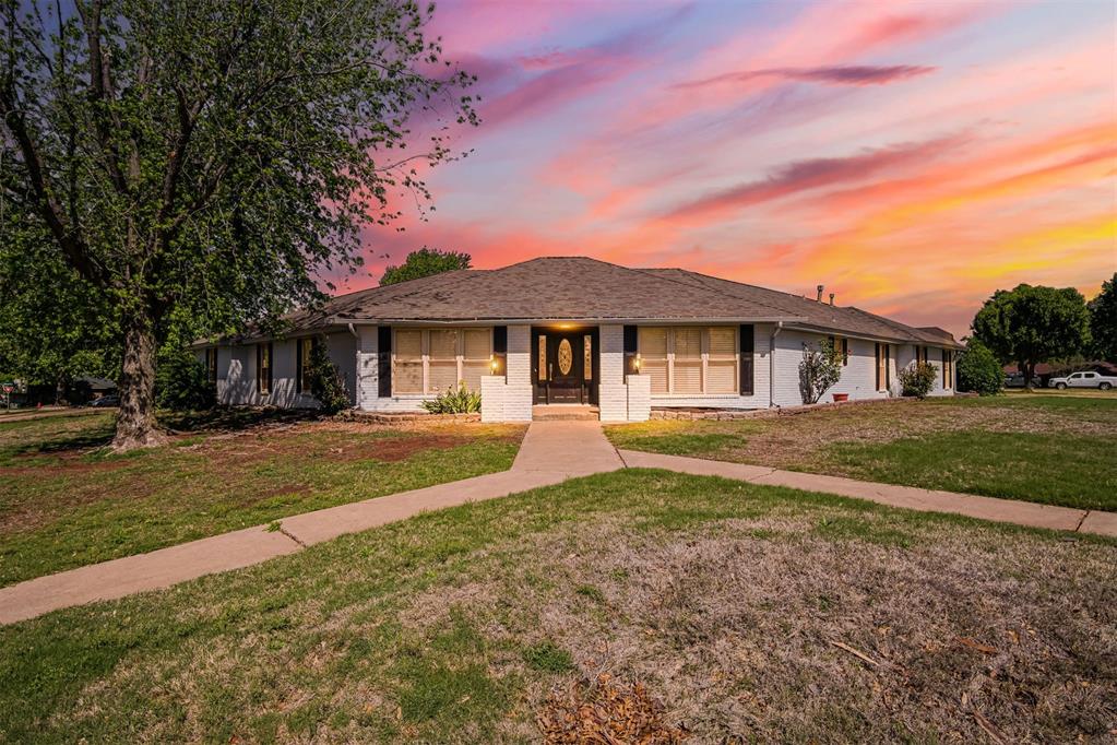 Homes for sale in Edmond, OK | 2401 Chisholm Trail Blvd, Edmond, OK 73012 | MLS# 1166091